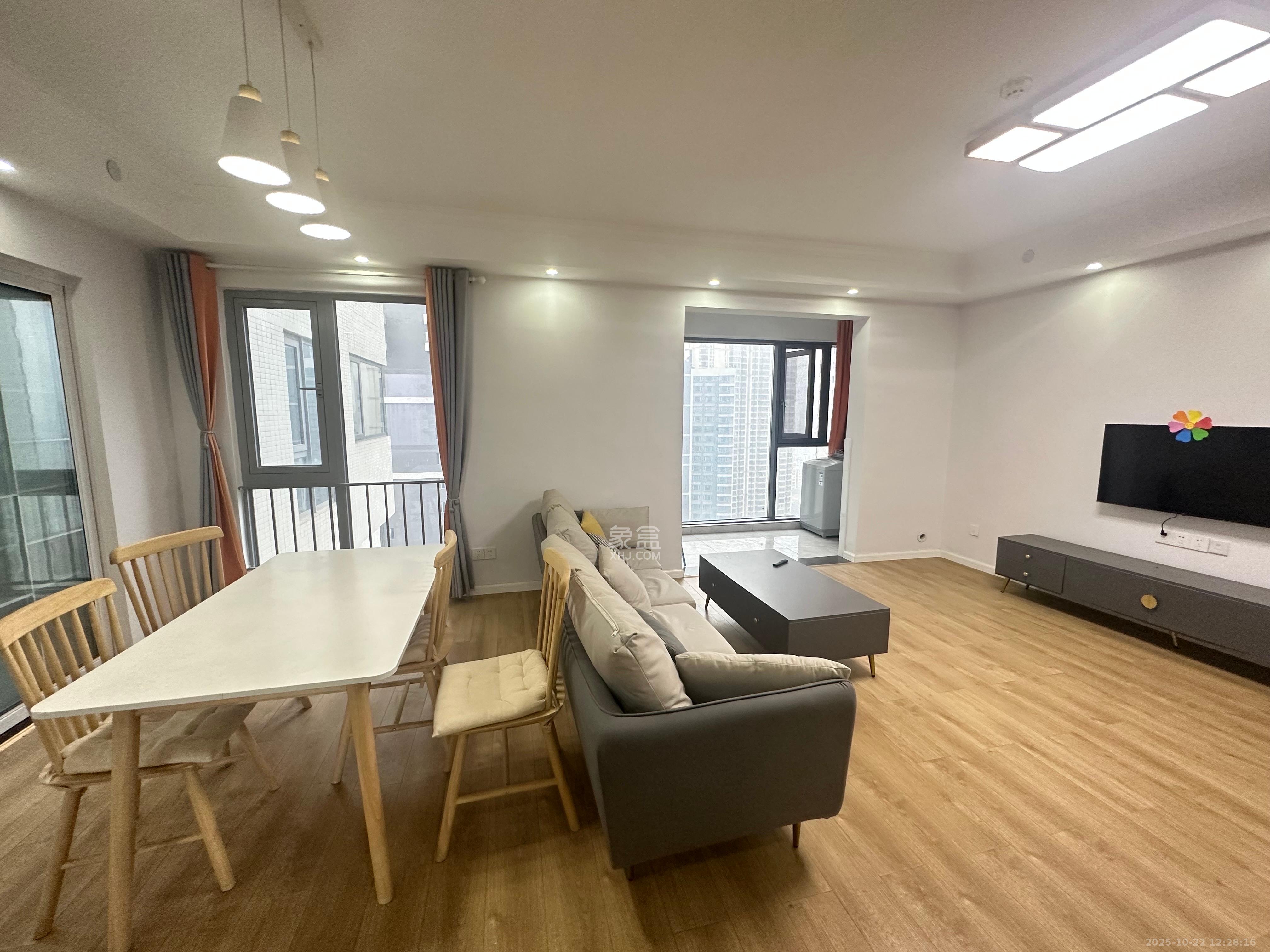 保利天禧D区  4室2厅1卫    4000.0元/月 保利天禧D区  4室2厅1卫    4000.0元/月室内图