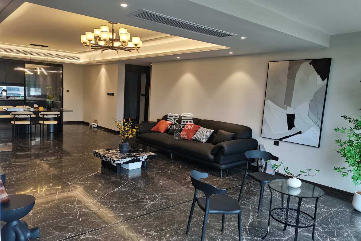 绿地麓云国际二期  5室2厅2卫    6500.0元/月 绿地麓云国际二期  5室2厅2卫    6500.0元/月室内图