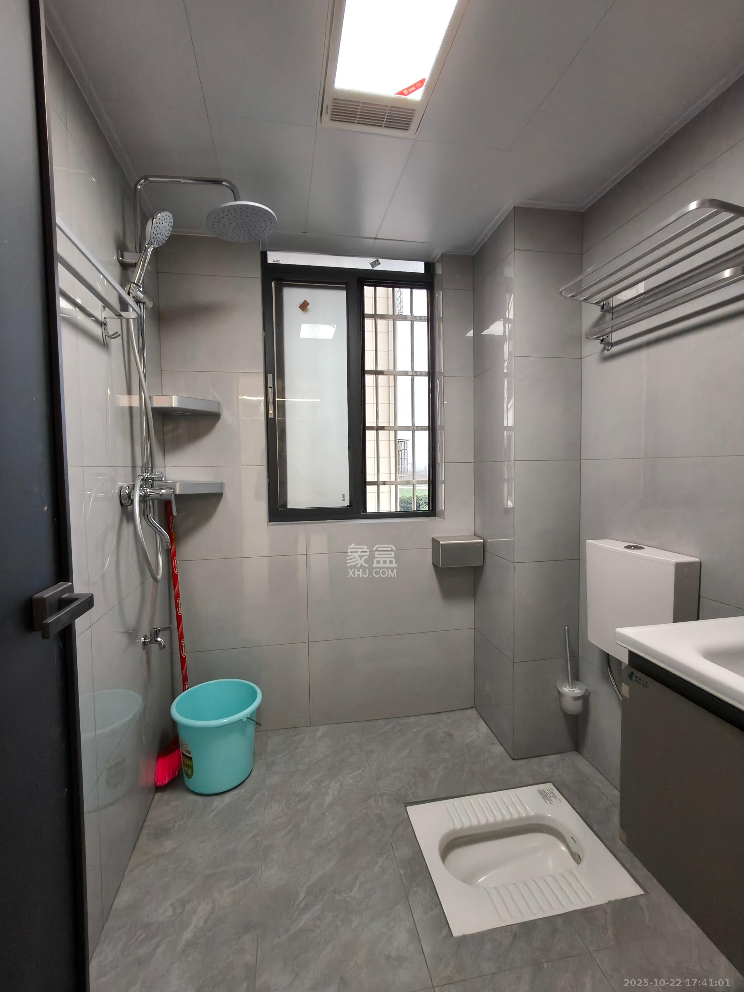 和景家园二期  1室0厅0卫    1800.0元/月 和景家园二期  1室0厅0卫    1800.0元/月室内图