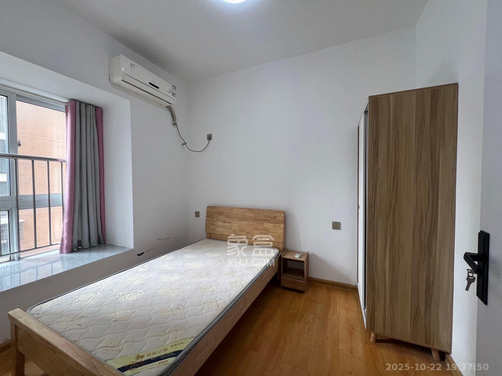 湘府十城(汇财御景湾新寓,汇财国际)  1室2厅2卫    2000.0元/月 湘府十城(汇财御景湾新寓,汇财国际)  1室2厅2卫    2000.0元/月室内图