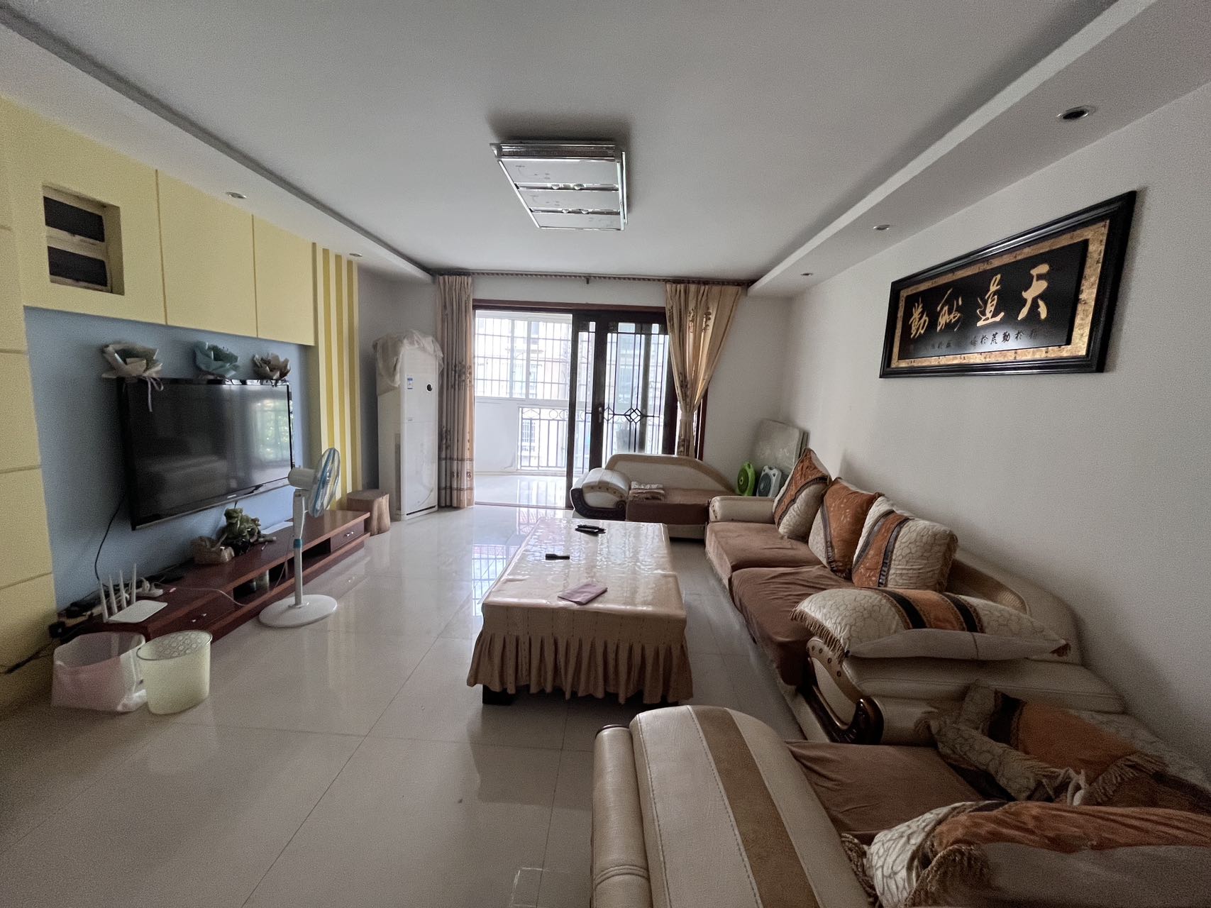 枫华府第  3室2厅2卫    1700.0元/月 枫华府第  3室2厅2卫    1700.0元/月户型图