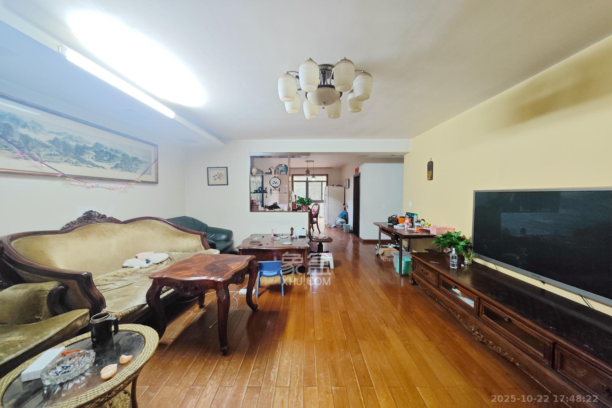 新华园  3室2厅2卫    90.0万 新华园  3室2厅2卫    90.0万客厅