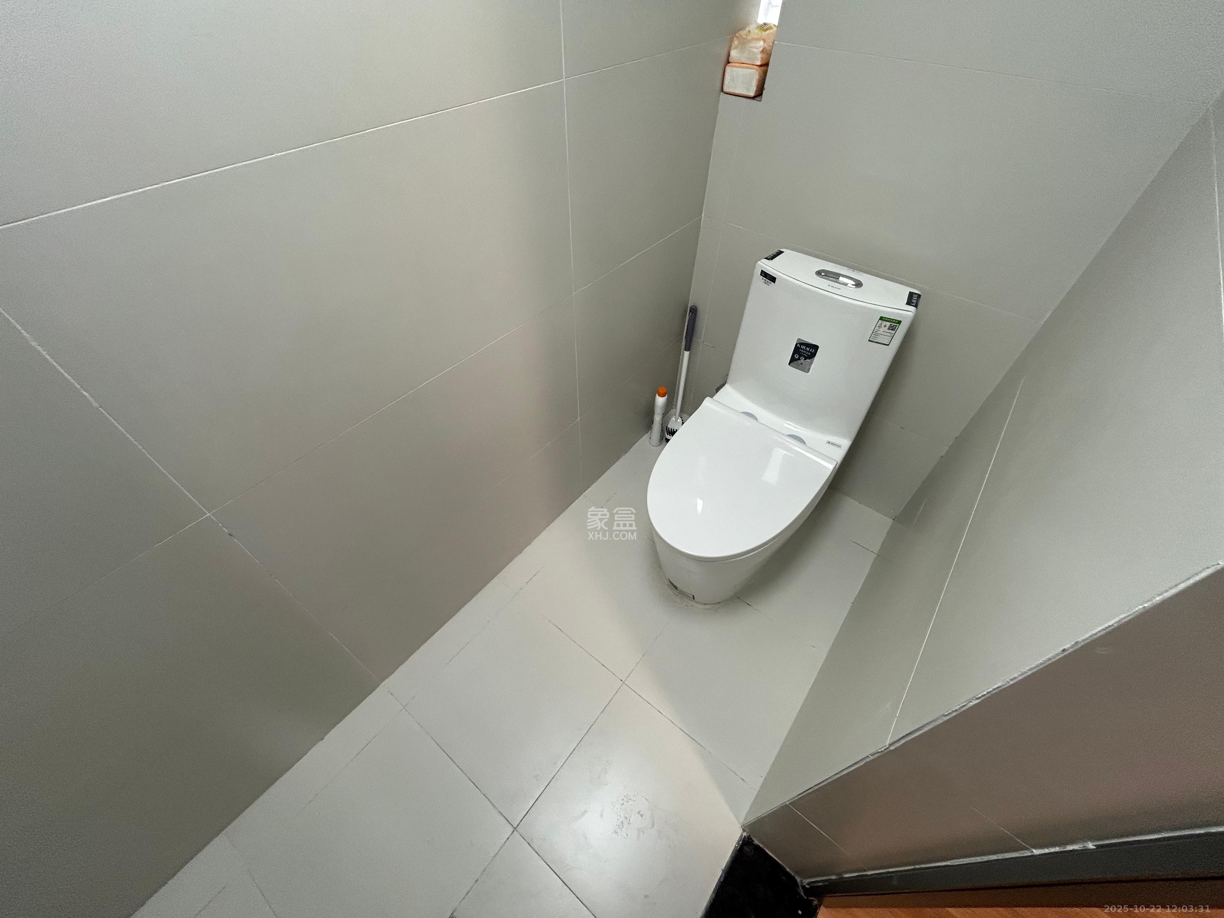 金色屋顶  4室2厅2卫    8000.0元/月室内图