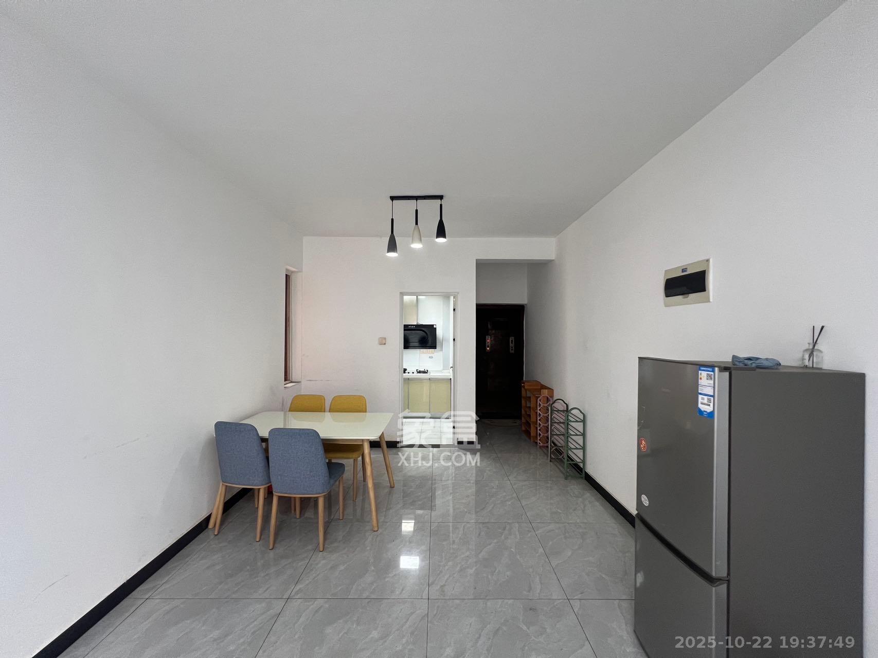 湘府十城(汇财御景湾新寓,汇财国际)  1室2厅2卫    2000.0元/月 湘府十城(汇财御景湾新寓,汇财国际)  1室2厅2卫    2000.0元/月室内图