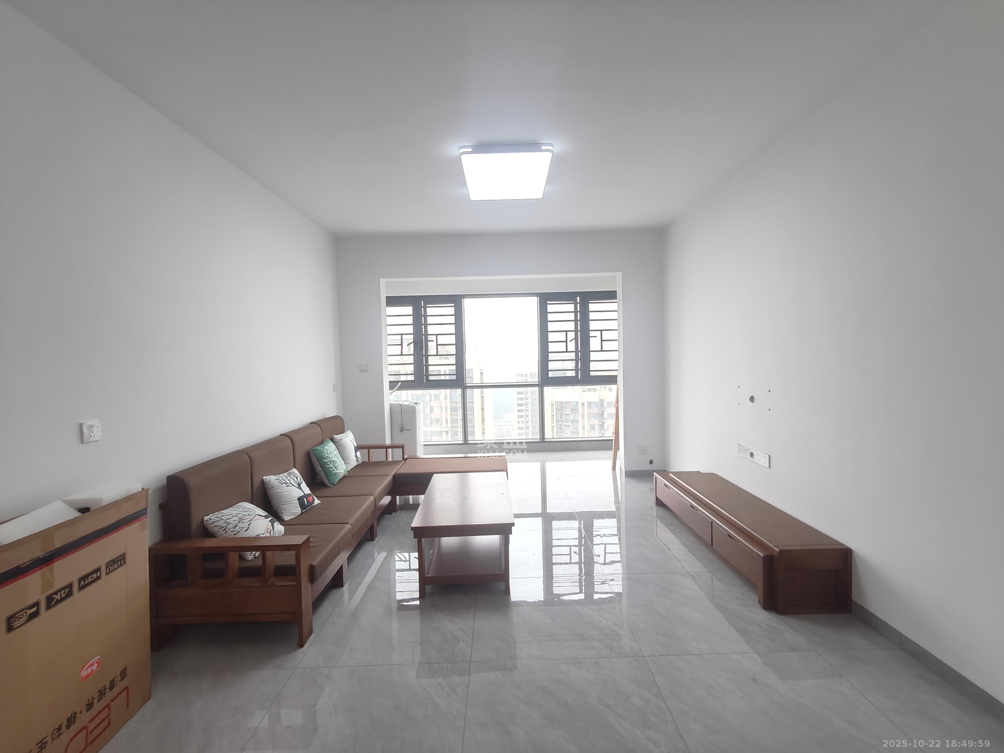 佳兆业云顶梅溪湖(佳兆业梅溪荟)  3室2厅2卫    2600.0元/月 佳兆业云顶梅溪湖(佳兆业梅溪荟)  3室2厅2卫    2600.0元/月