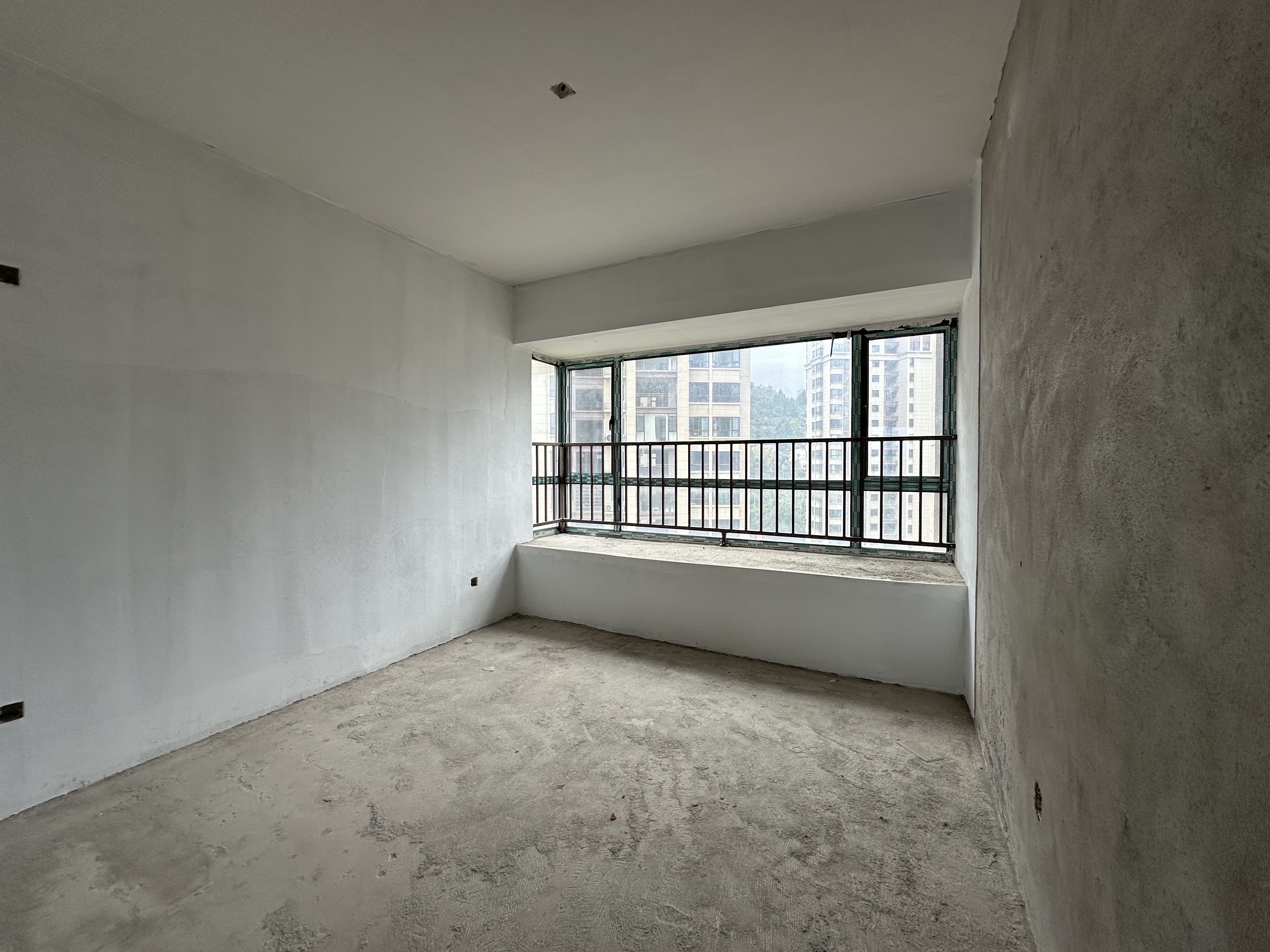 东宸江山里  4室2厅2卫    73.8万客厅