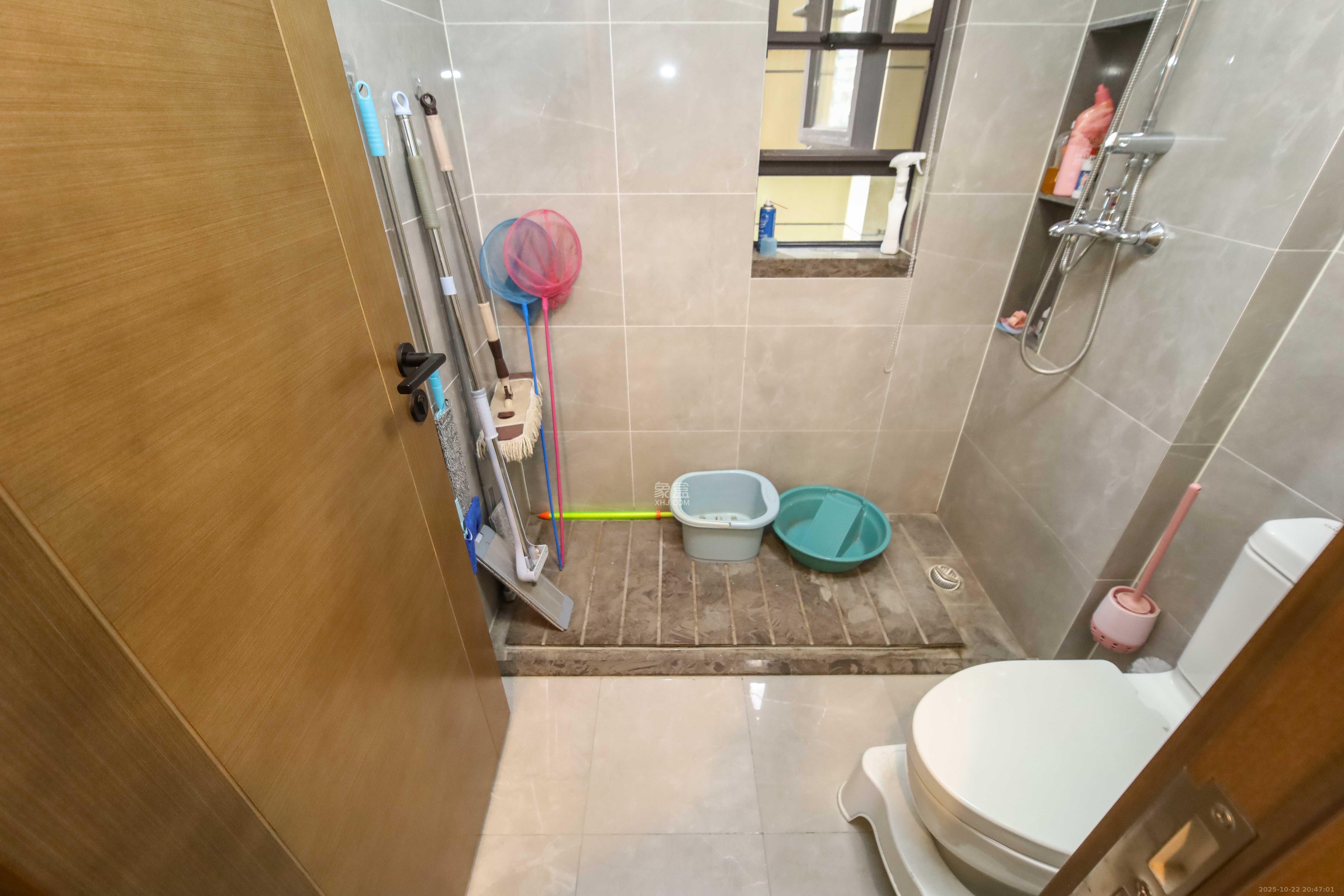 万科金域蓝湾  4室2厅2卫    198.0万卫生间