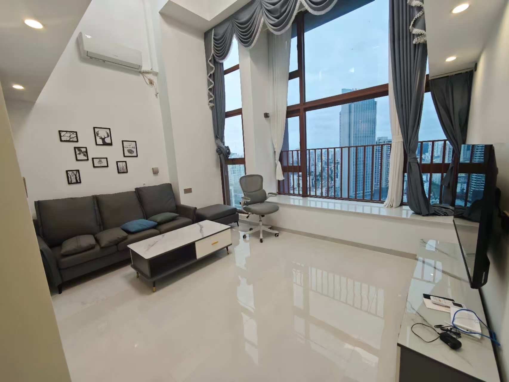 金龙城市广场二期  3室2厅2卫    4000.0元/月室内图