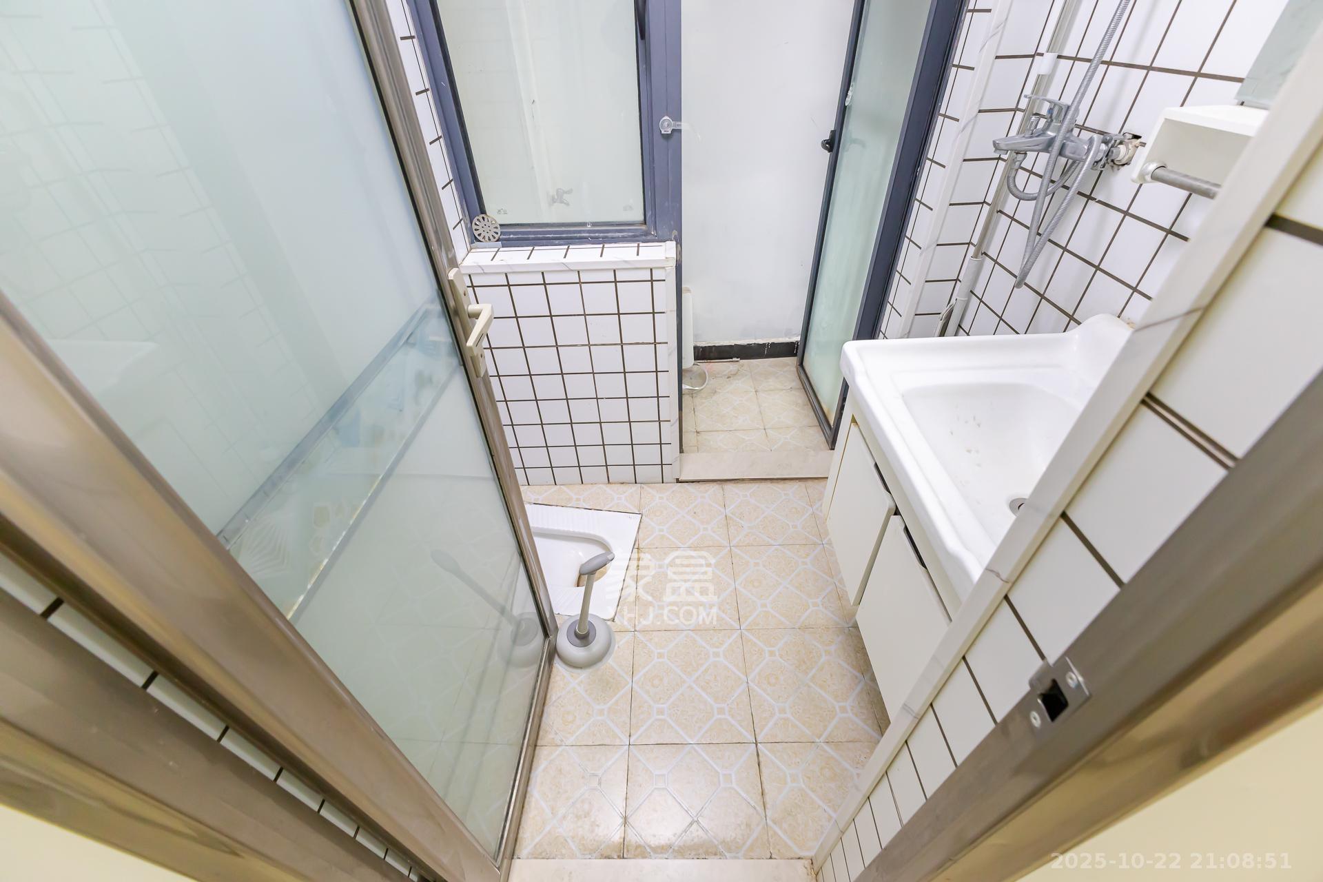 勤诚达新界 2室1厅2卫 48.0万 勤诚达新界 2室1厅2卫 48.0万卫生间