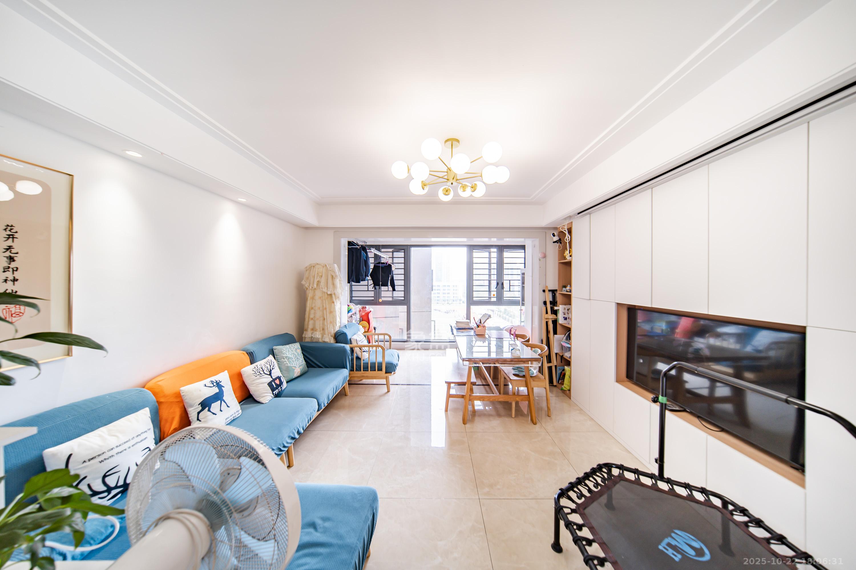 深业鹭栖府 4室2厅2卫 228.0万 深业鹭栖府 4室2厅2卫 228.0万客厅