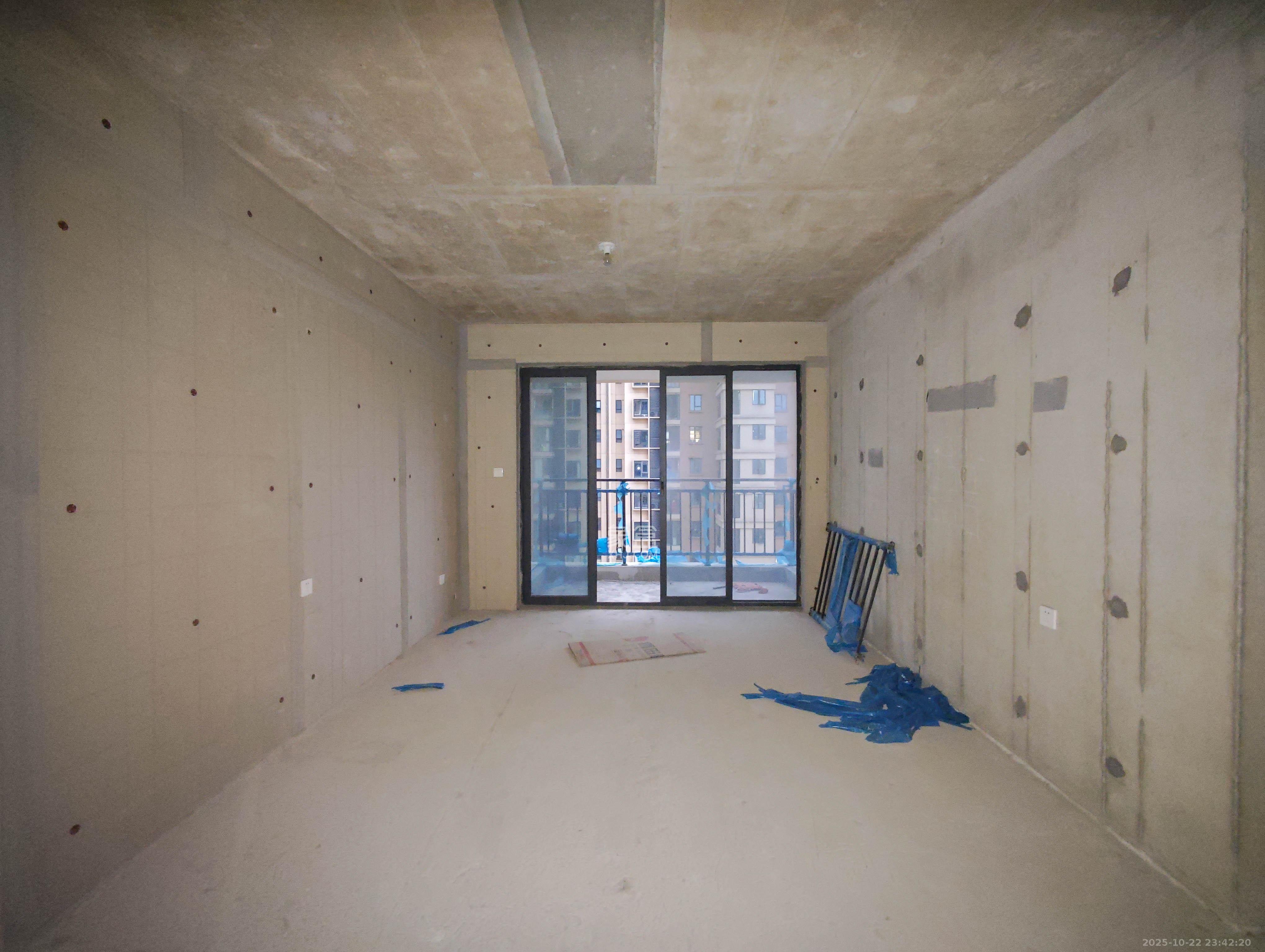 伊景园滨河苑 3室2厅2卫 75.0万 伊景园滨河苑 3室2厅2卫 75.0万客厅