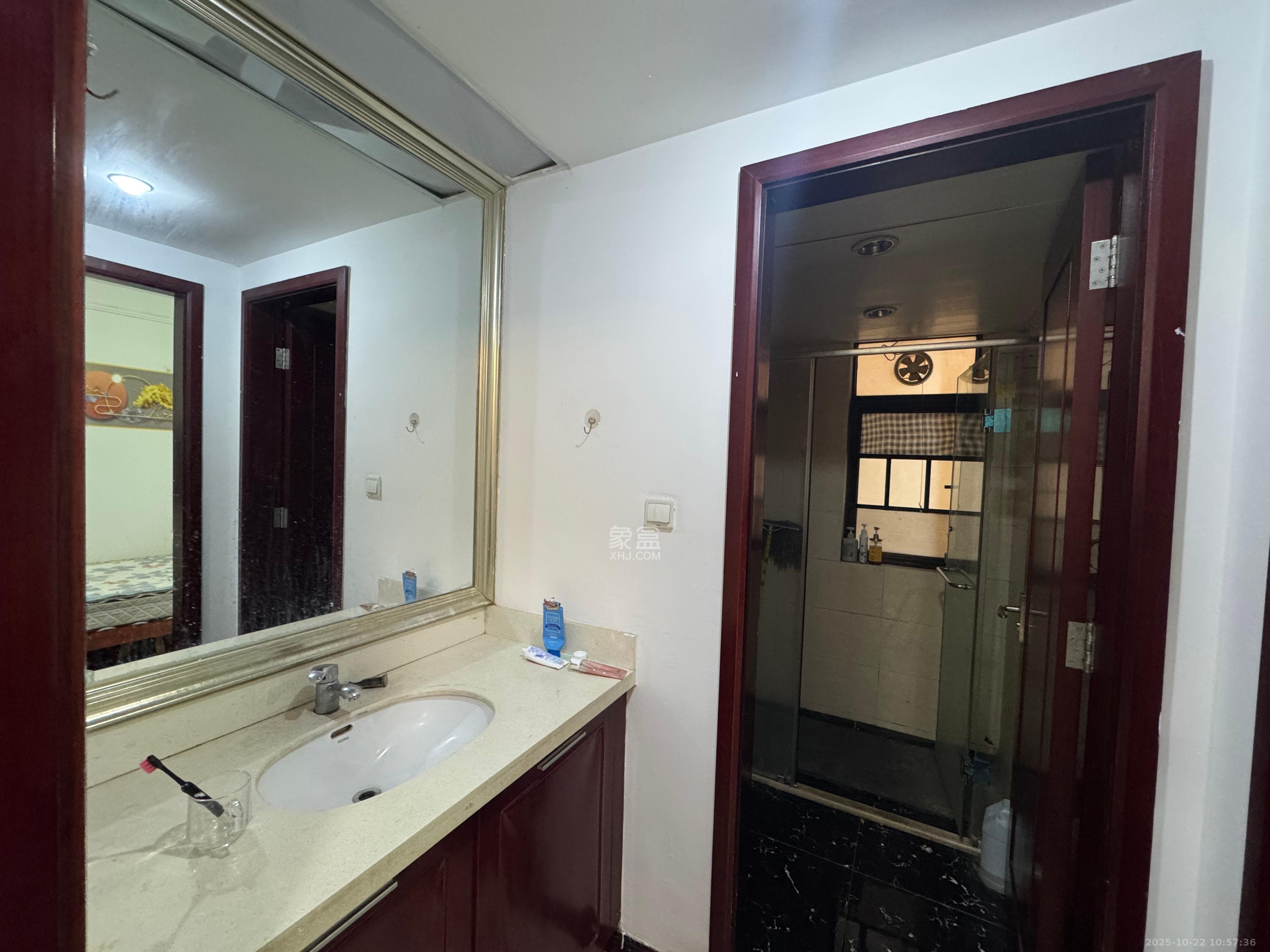 中海国际二期  3室2厅2卫    2200.0元/月 中海国际二期  3室2厅2卫    2200.0元/月室内图