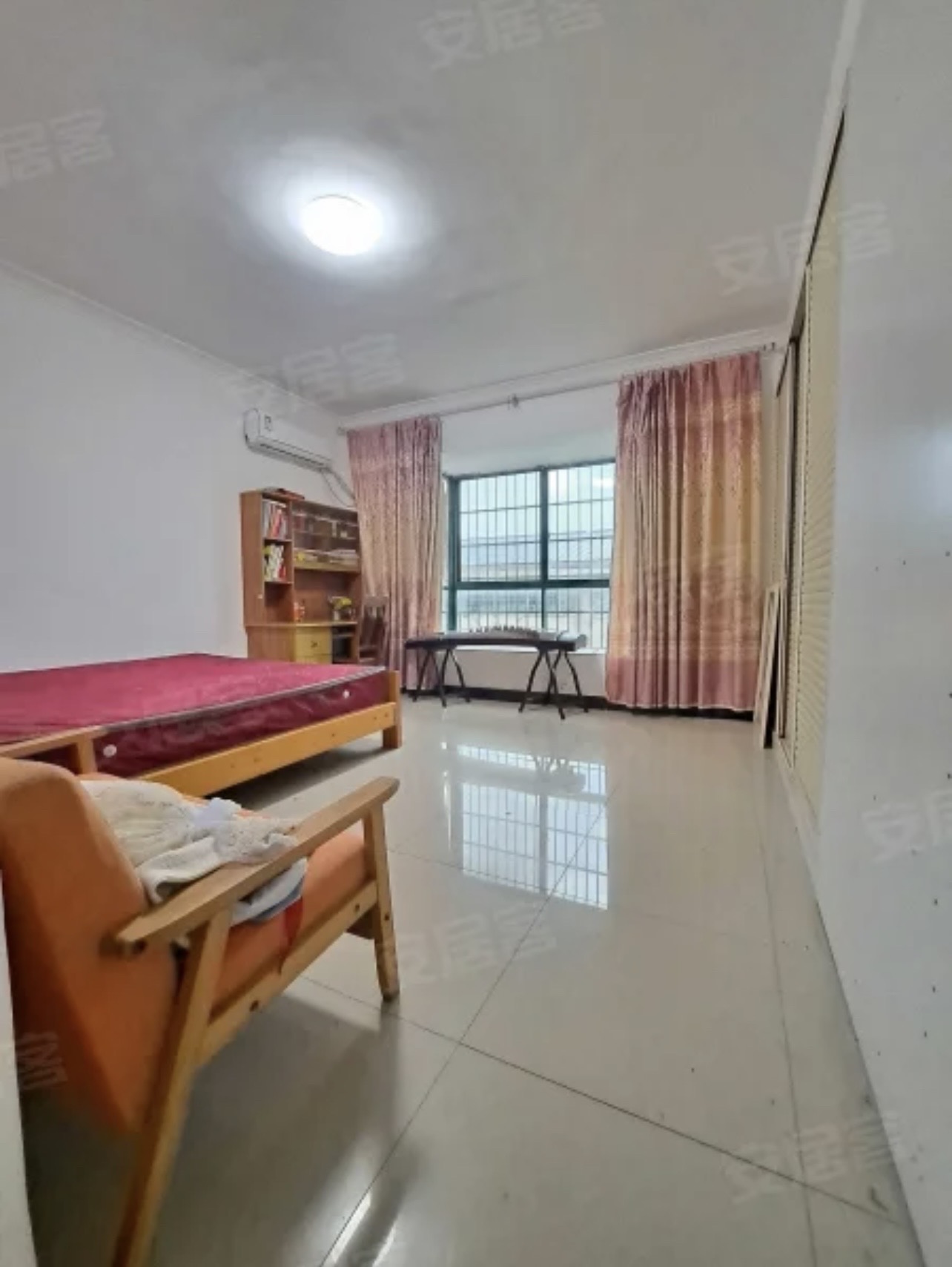 互助小区 3室0厅0卫 29.0万 互助小区 3室0厅0卫 29.0万卧室