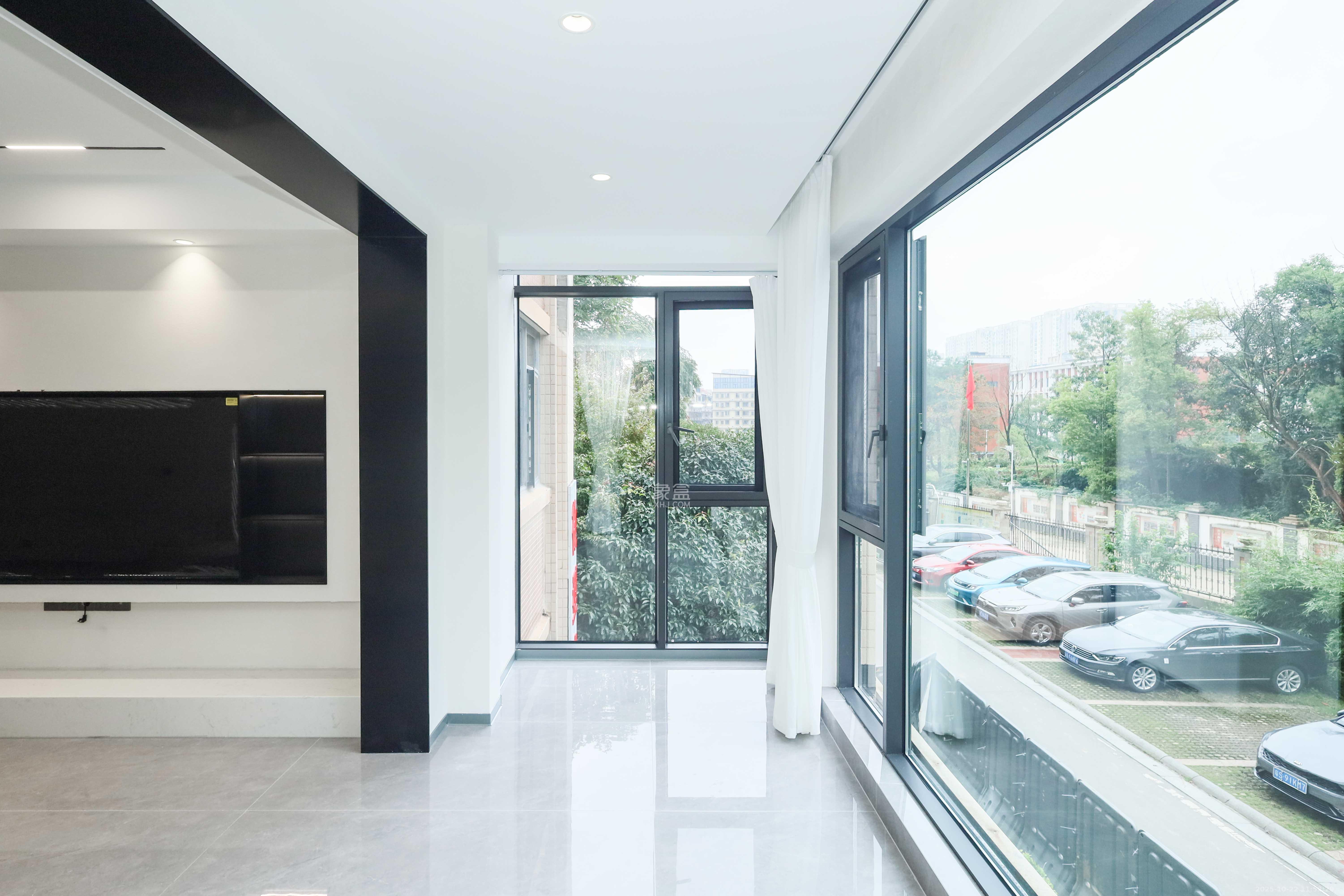 天元涉外景园C区  3室2厅2卫    105.8万阳台