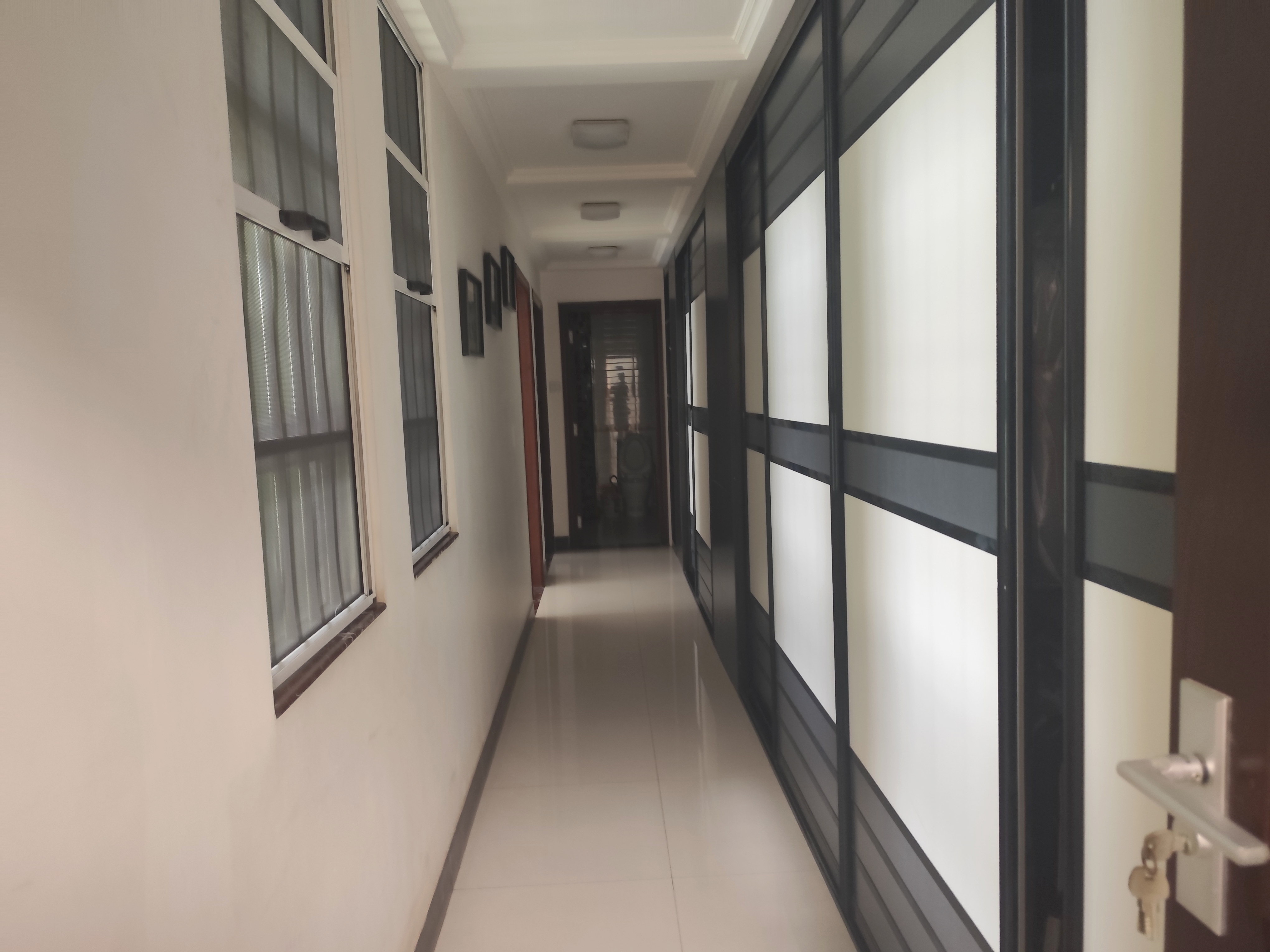 蔚兰天成  3室2厅3卫    275.0万客厅