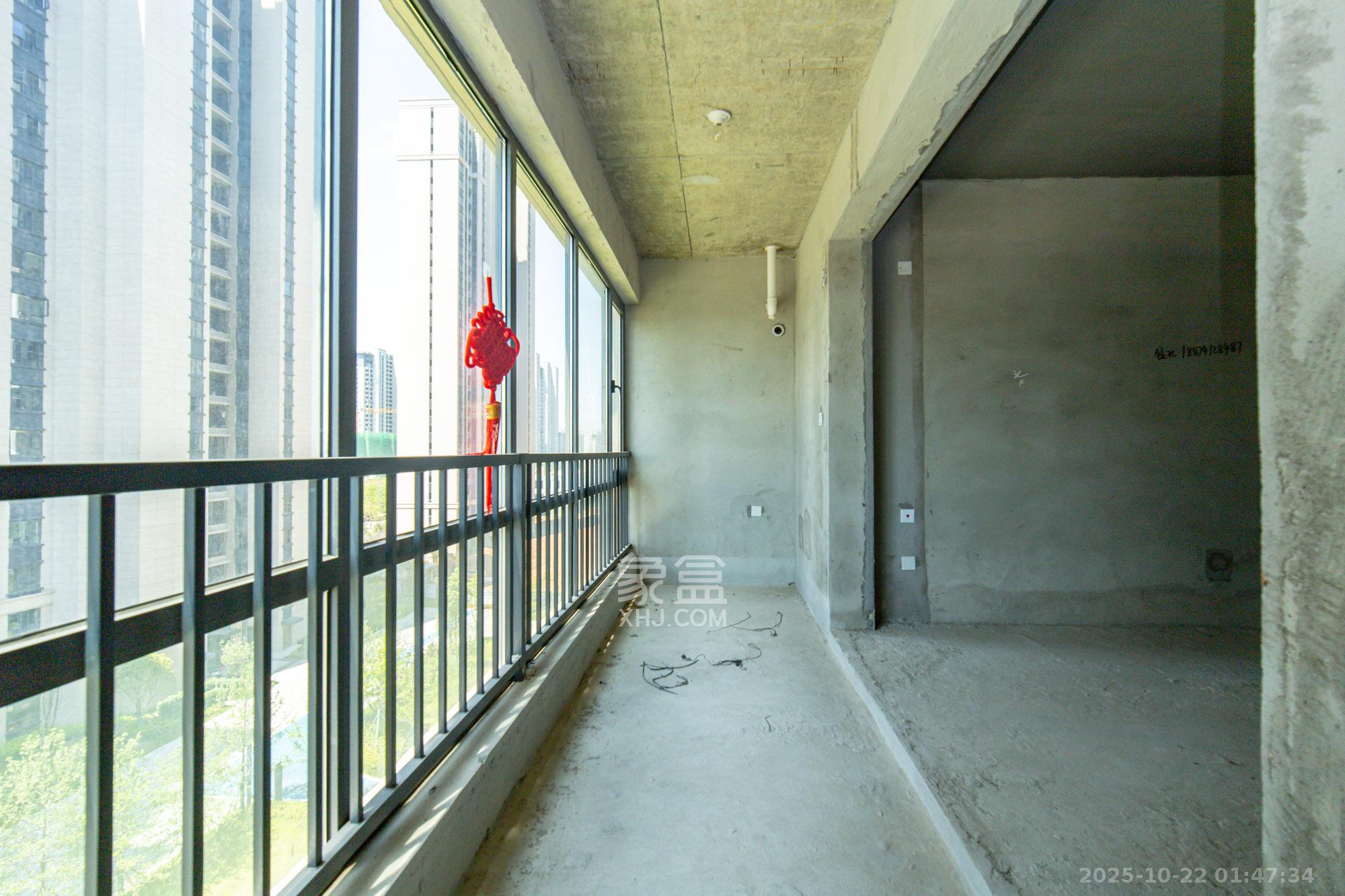 中梁正荣府  4室2厅2卫    104.8万 中梁正荣府  4室2厅2卫    104.8万阳台