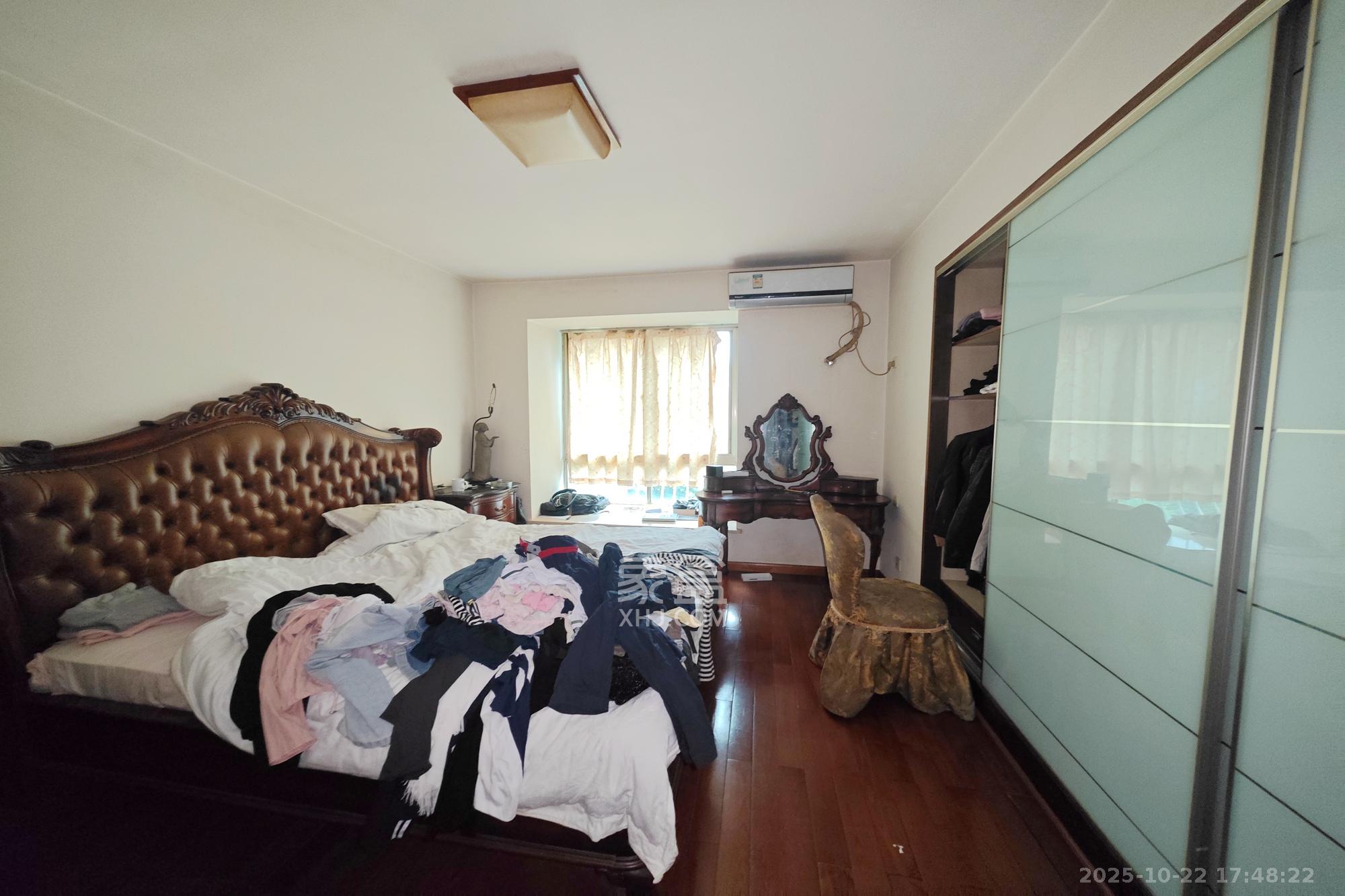 新华园  3室2厅2卫    90.0万 新华园  3室2厅2卫    90.0万卧室