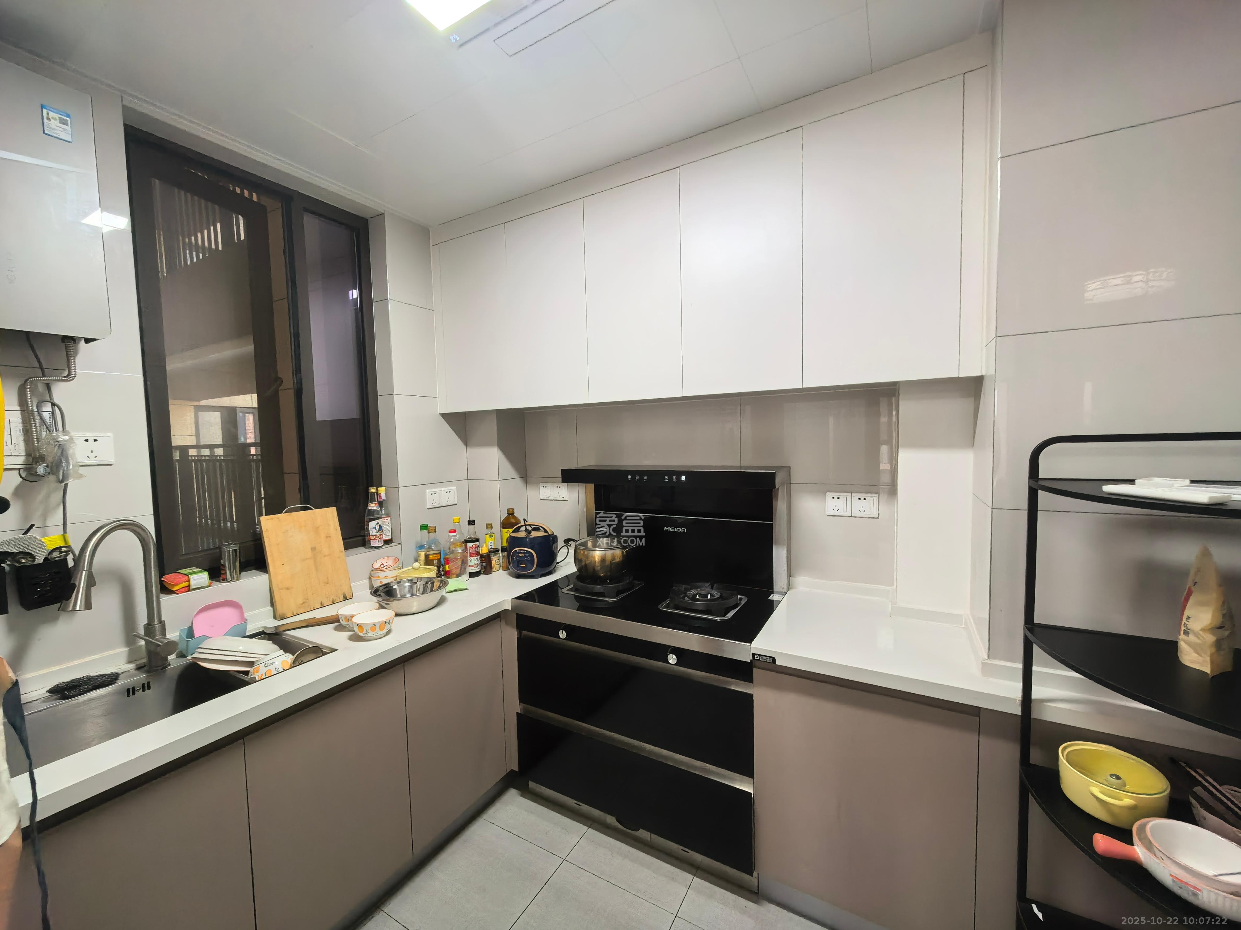 世茂璀璨天城 3室2厅1卫 3600.0元/月 世茂璀璨天城 3室2厅1卫 3600.0元/月室内图