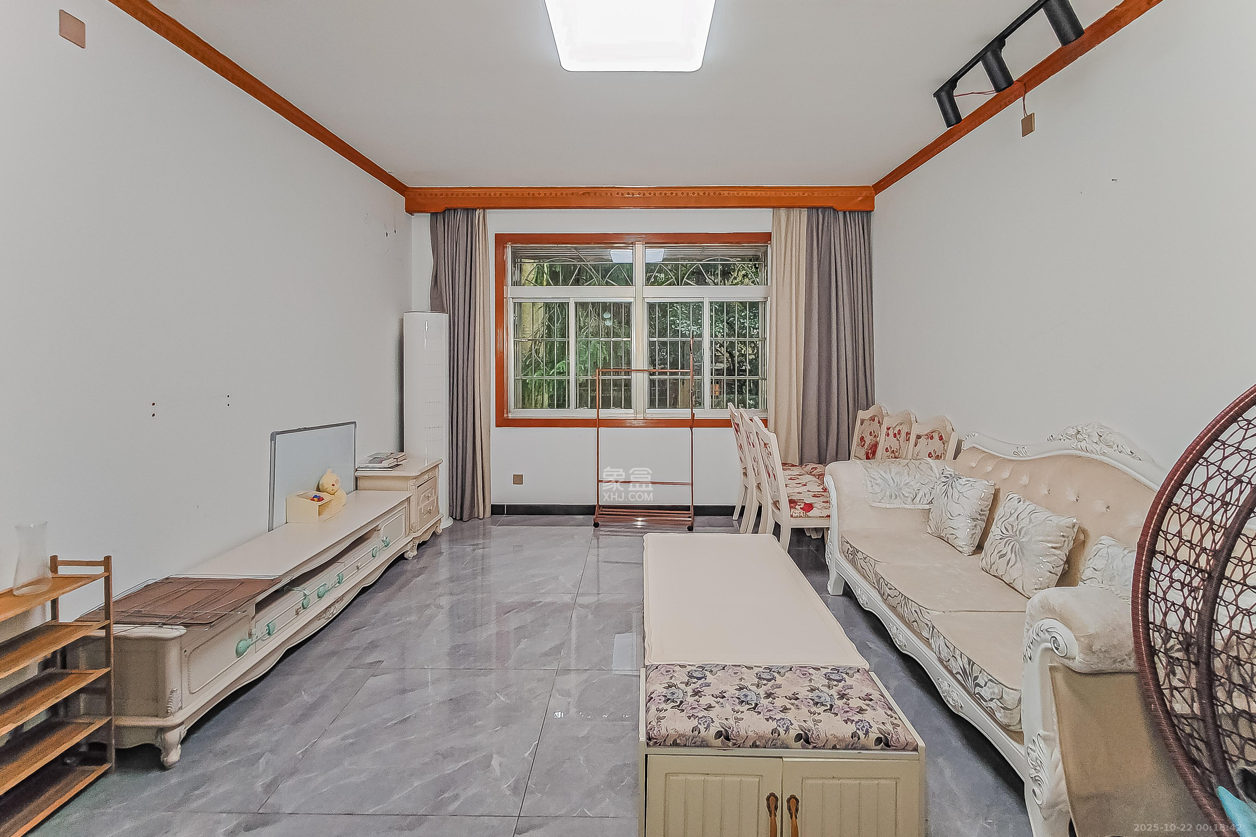 化工设计院  3室2厅1卫    80.0万客厅