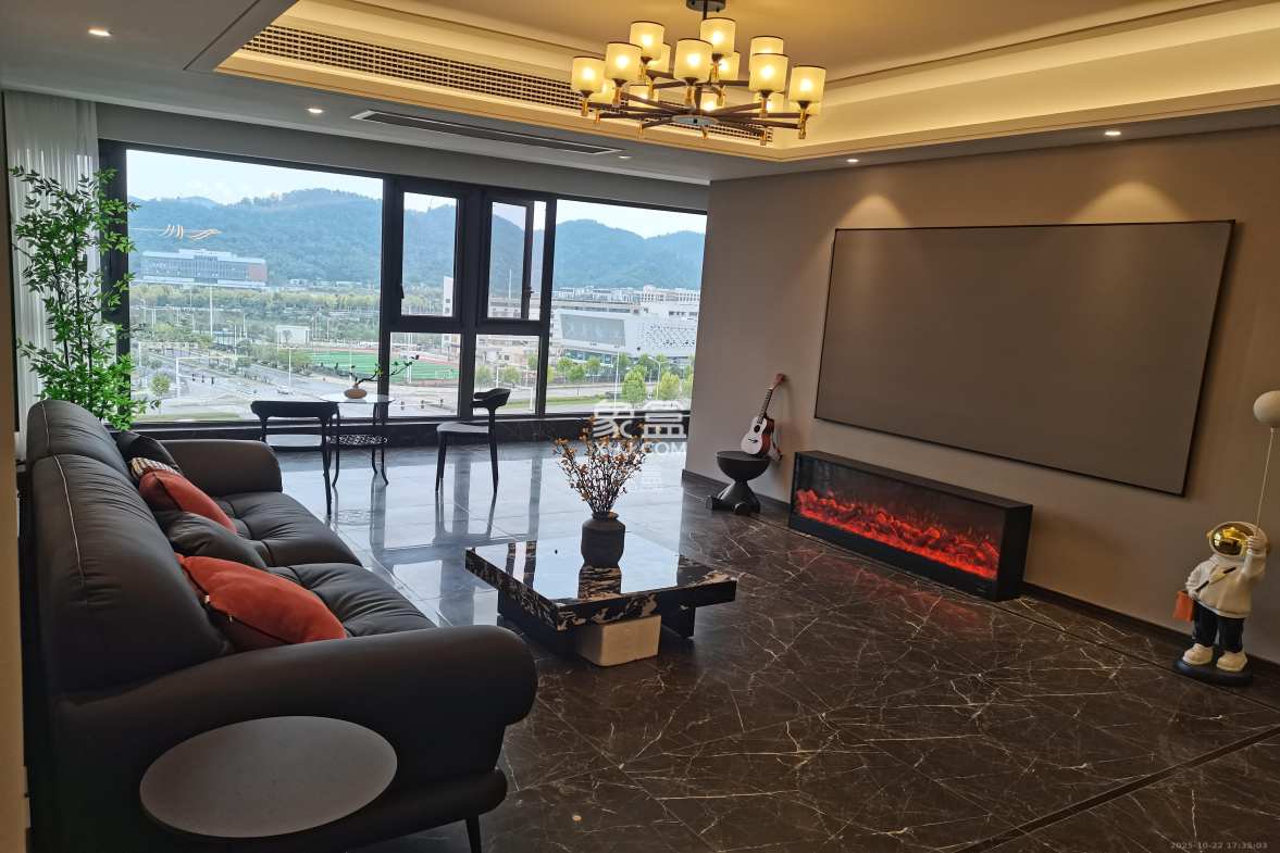 绿地麓云国际二期  5室2厅2卫    6500.0元/月 绿地麓云国际二期  5室2厅2卫    6500.0元/月室内图