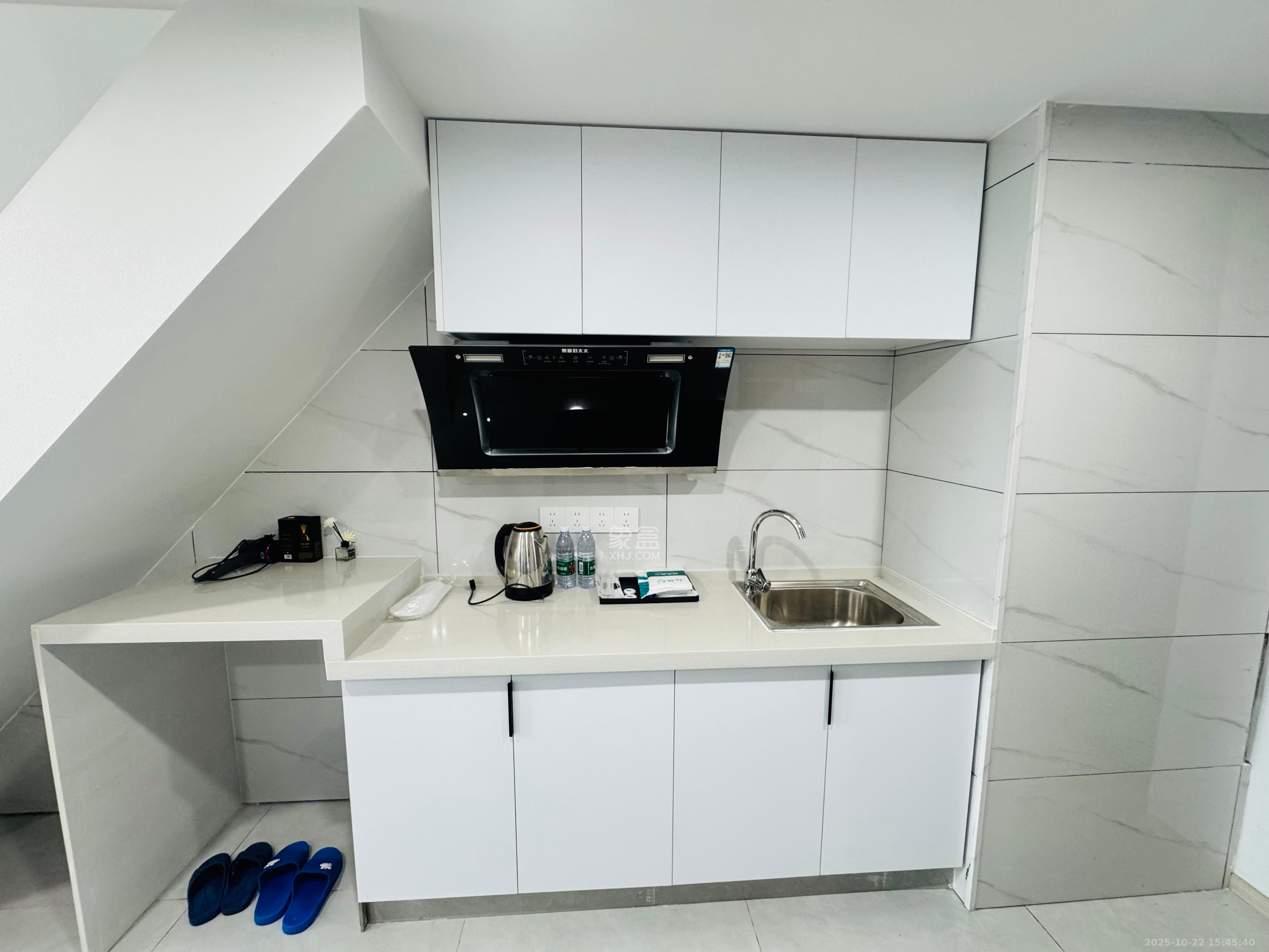 绿地商务广场 1室1厅1卫 2100.0元/月 绿地商务广场 1室1厅1卫 2100.0元/月室内图