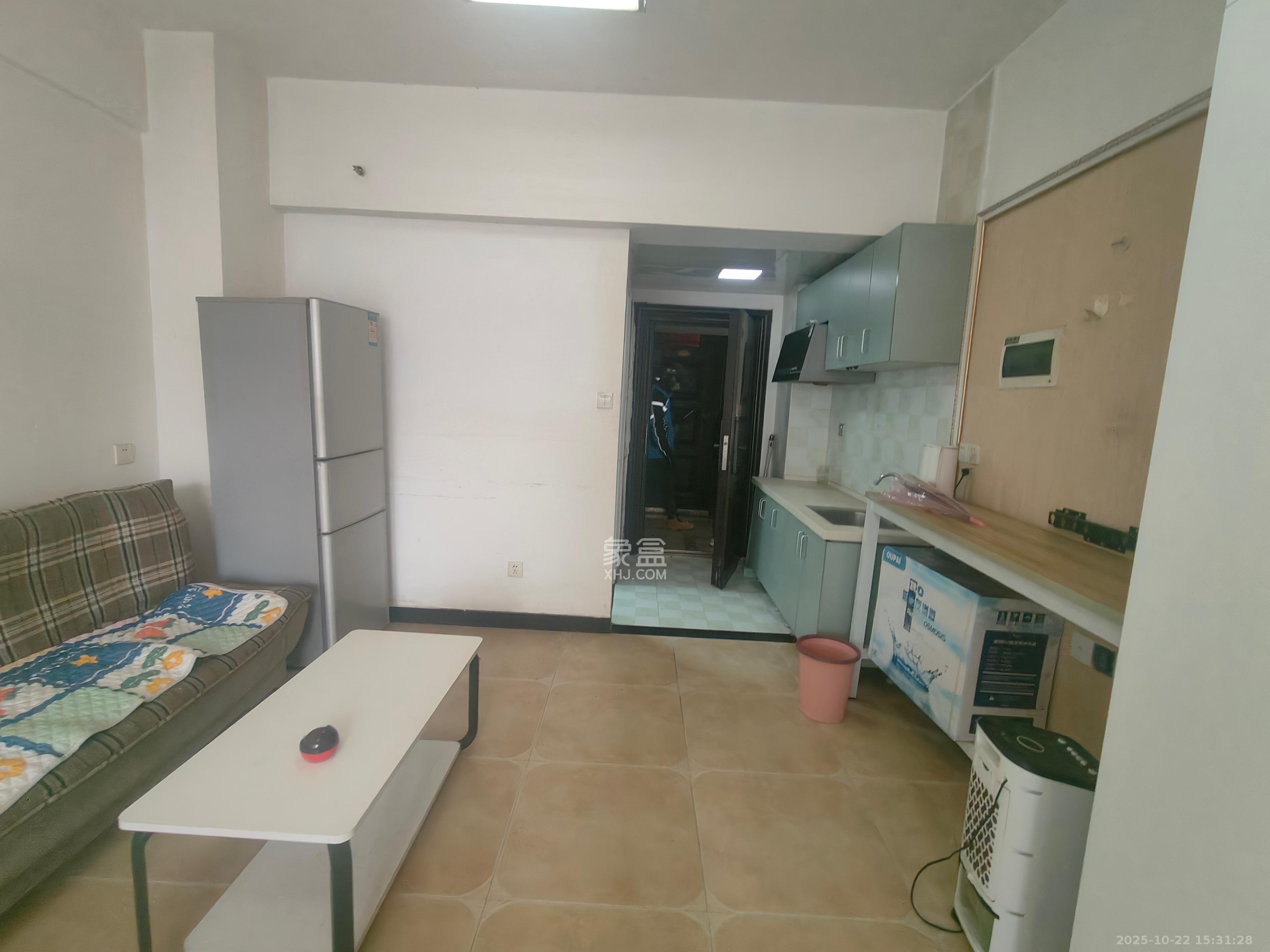 英郡年华  1室1厅1卫    1200.0元/月室内图