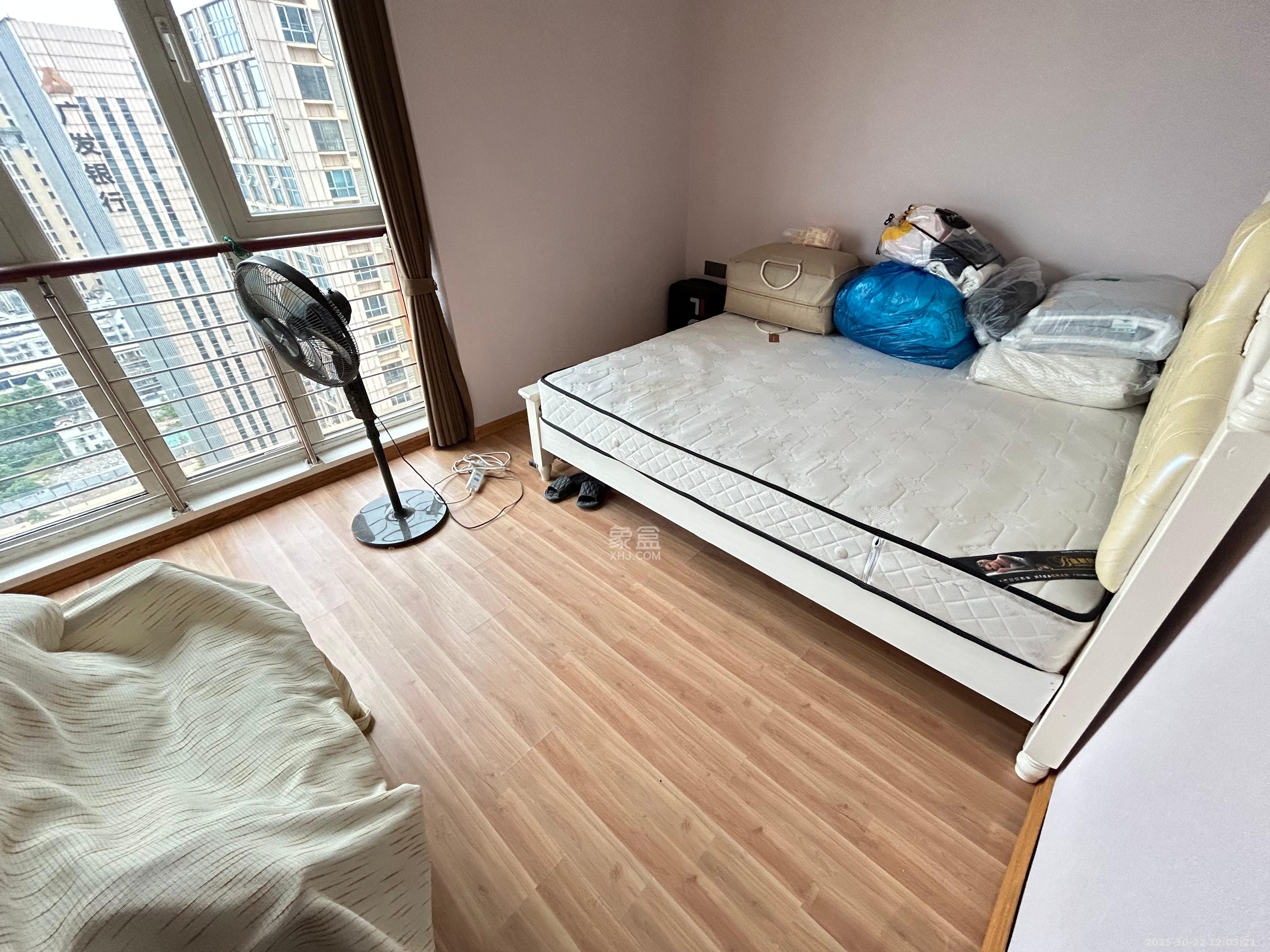 金色屋顶  4室2厅2卫    8000.0元/月室内图