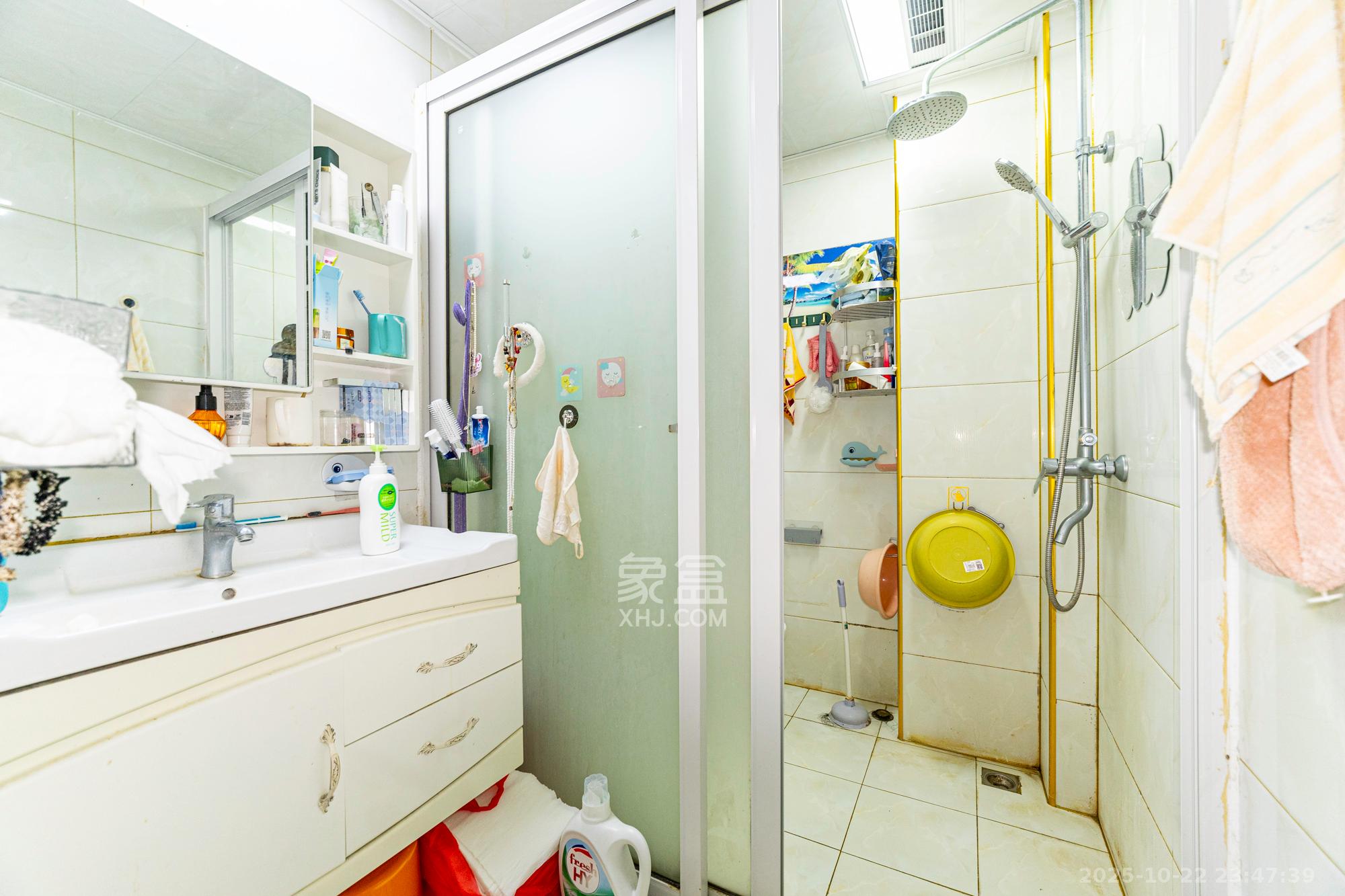 国泰九龙湾  3室2厅2卫    88.8万卫生间