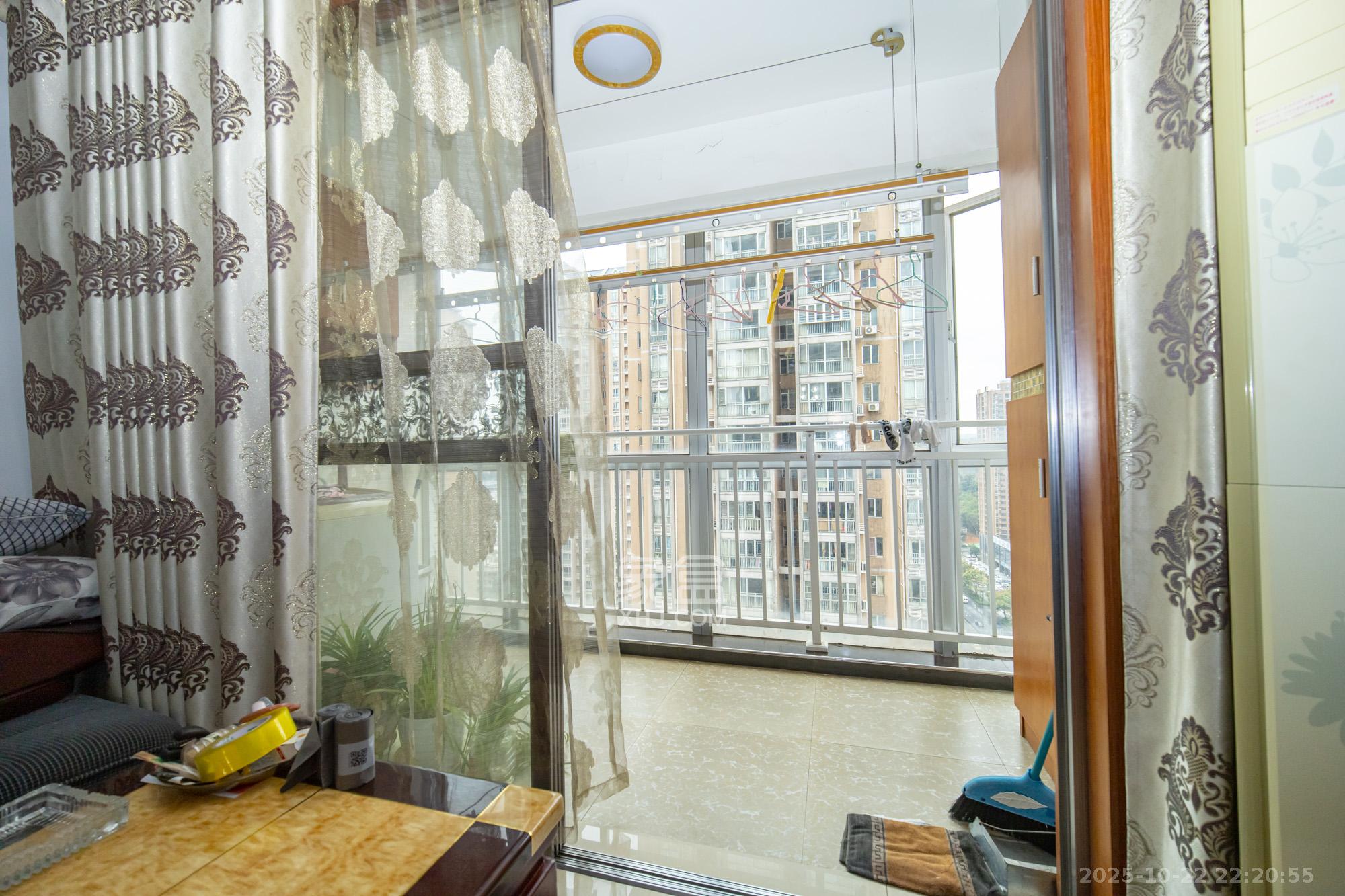 恒广国际景园一二区 2室2厅1卫 57.8万 恒广国际景园一二区 2室2厅1卫 57.8万阳台