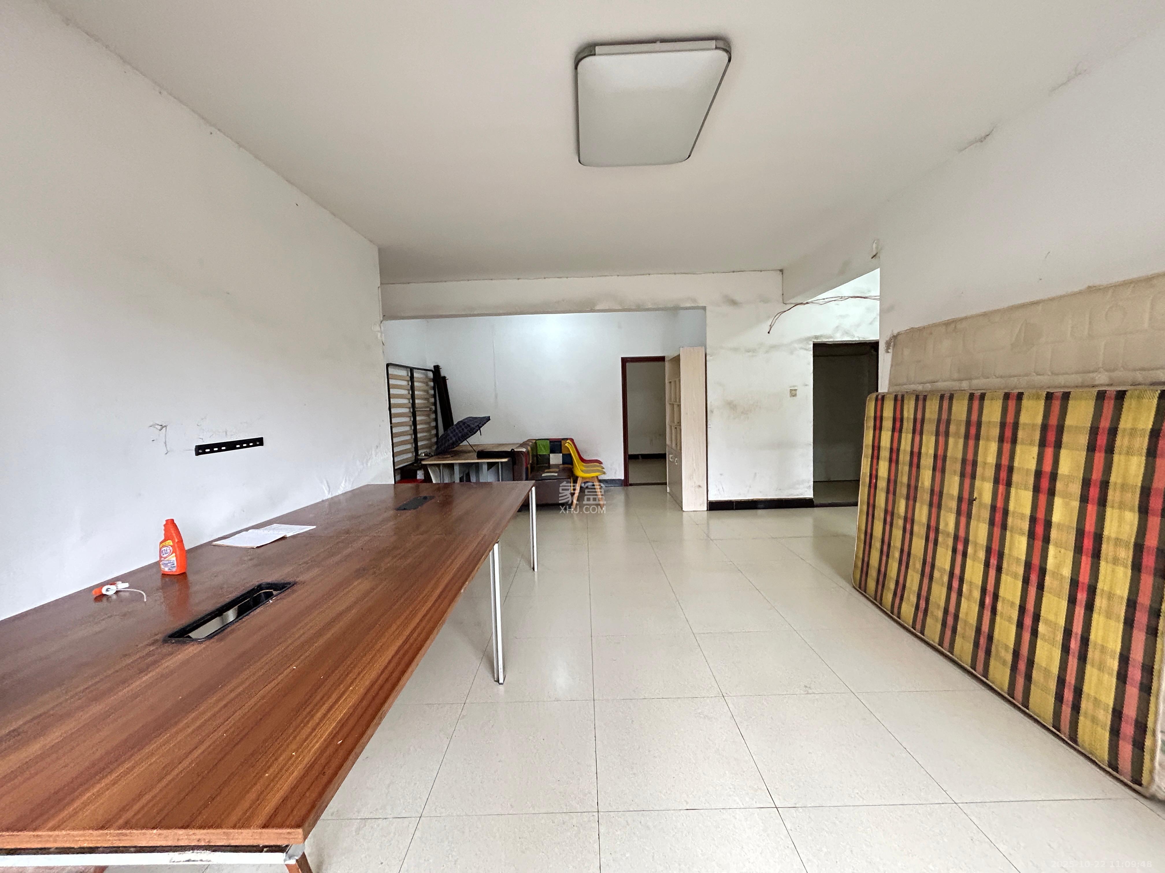 阳明山庄 5室2厅2卫 2400.0元/月 阳明山庄 5室2厅2卫 2400.0元/月室内图