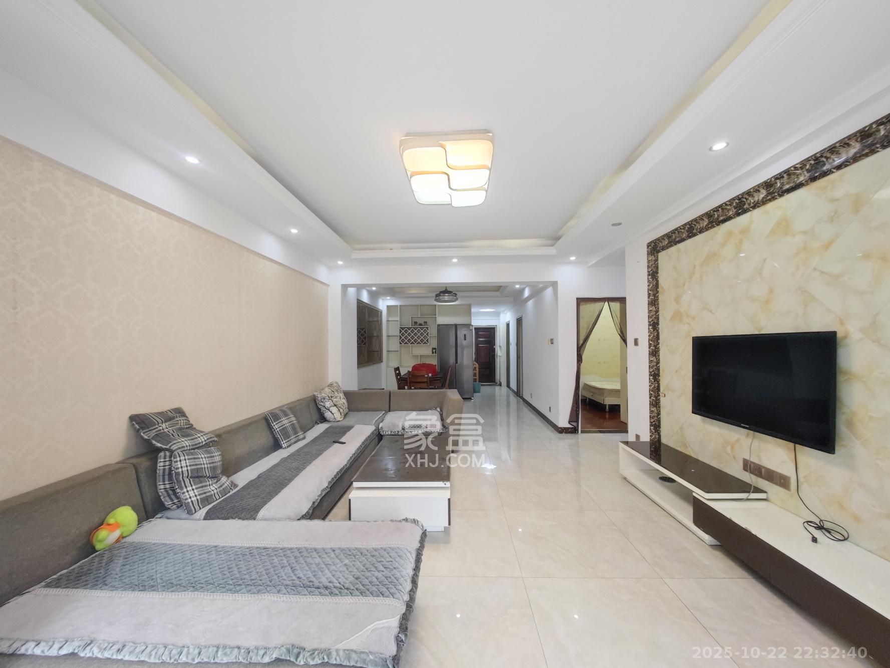 水岸天际（一期、二期）  3室2厅2卫    91.8万