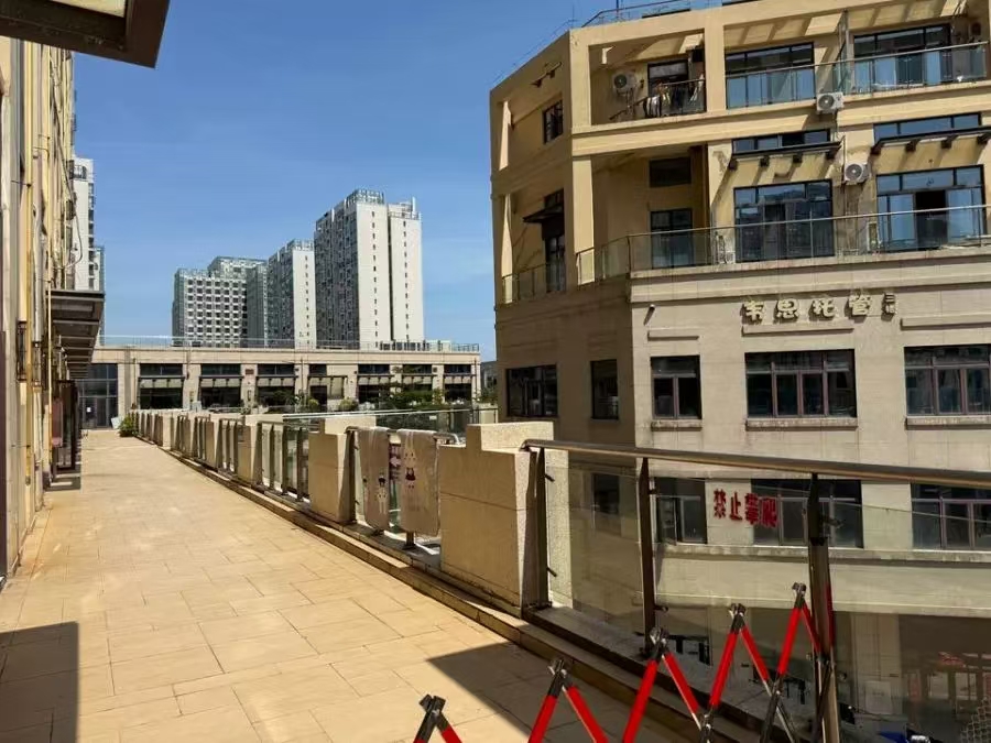 绿地海长流五期(绿地缤纷城)  3室2厅2卫    130.0万 绿地海长流五期(绿地缤纷城)  3室2厅2卫    130.0万室内图