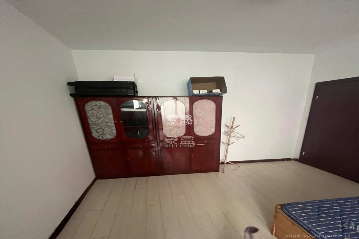 高压开关厂宿舍 2室1厅1卫 1600.0元/月 高压开关厂宿舍 2室1厅1卫 1600.0元/月室内图
