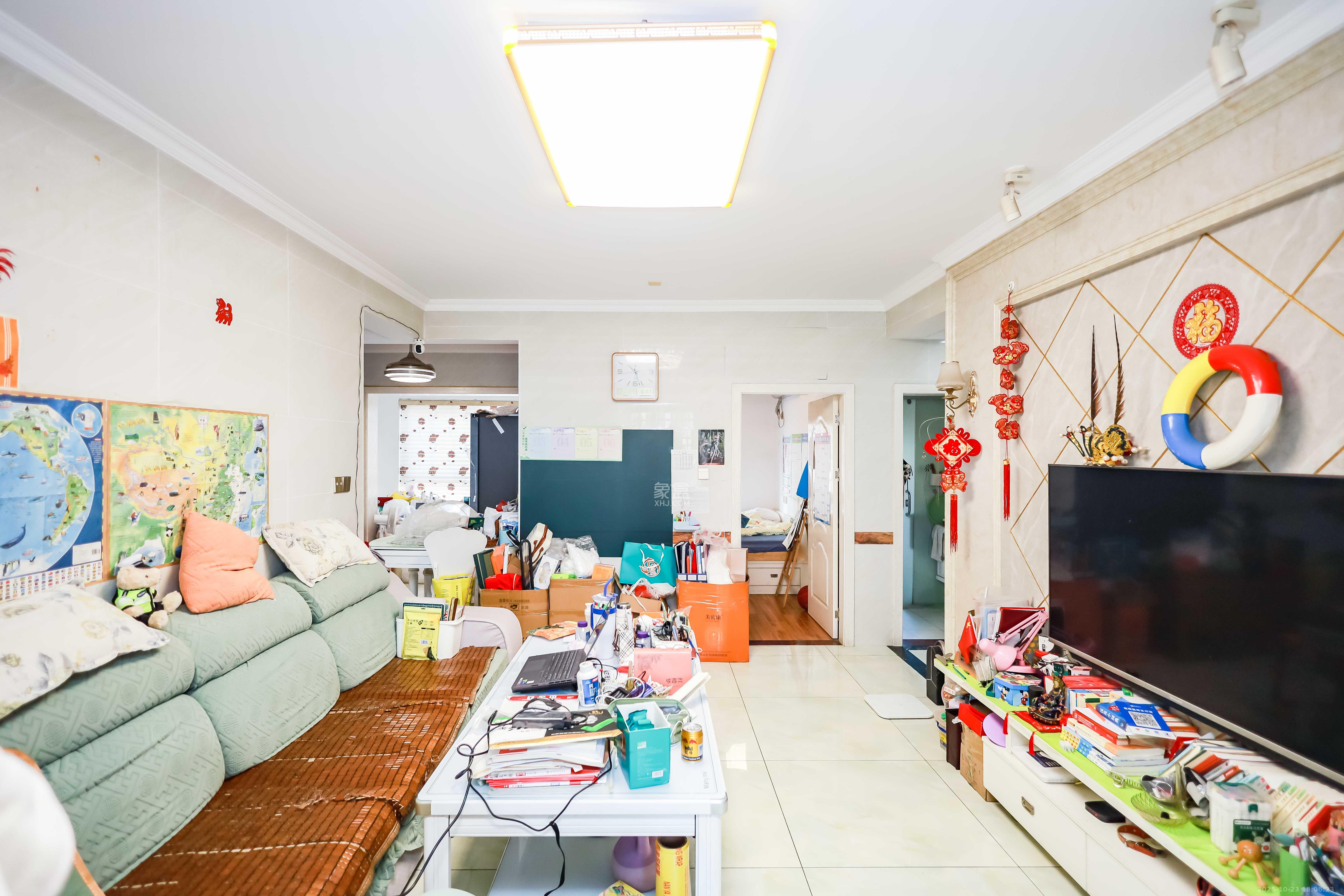 天麓尚层  1室0厅0卫    85.0万客厅