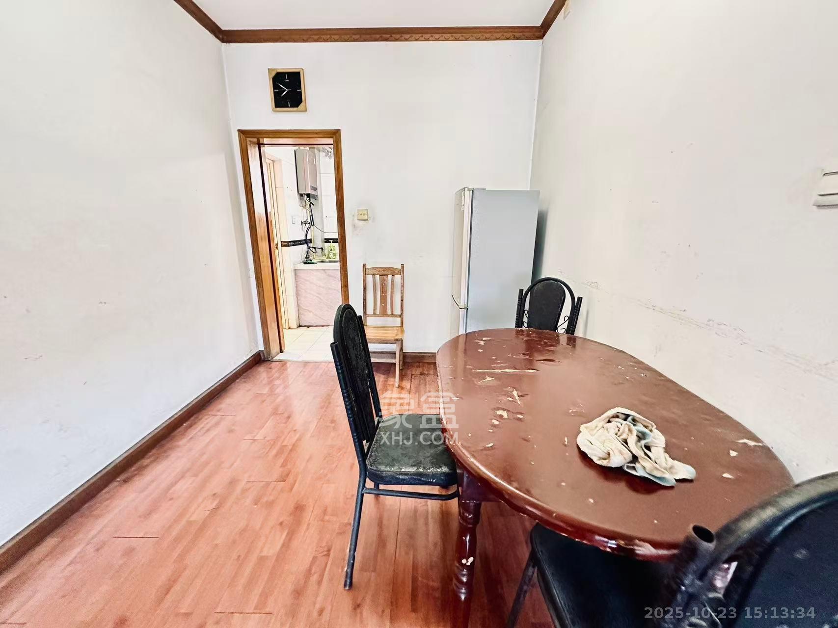 岳银小区(一二三五村)  2室2厅1卫    1000.0元/月 岳银小区(一二三五村)  2室2厅1卫    1000.0元/月室内图