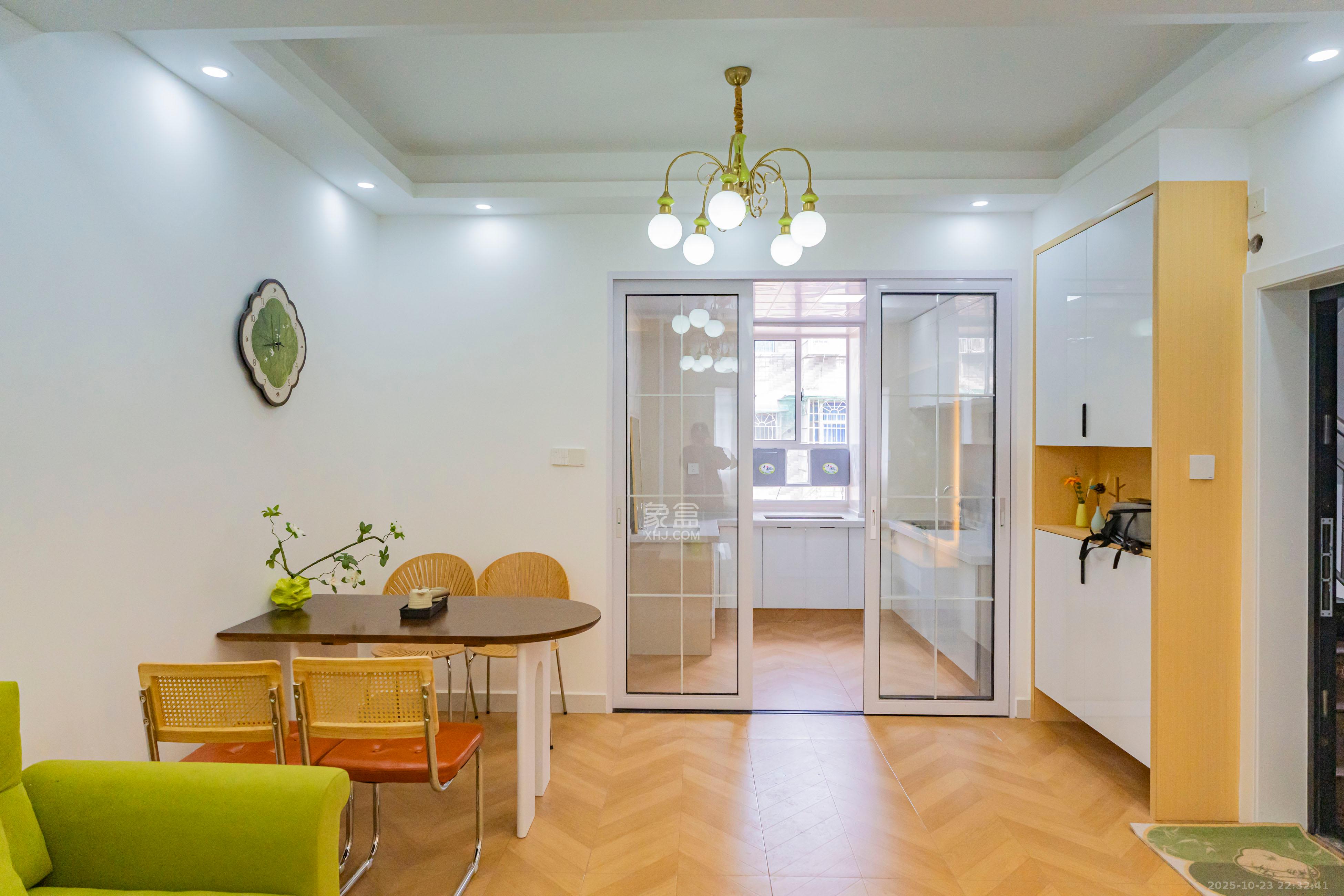 四方商贸城  3室2厅1卫    56.8万客厅