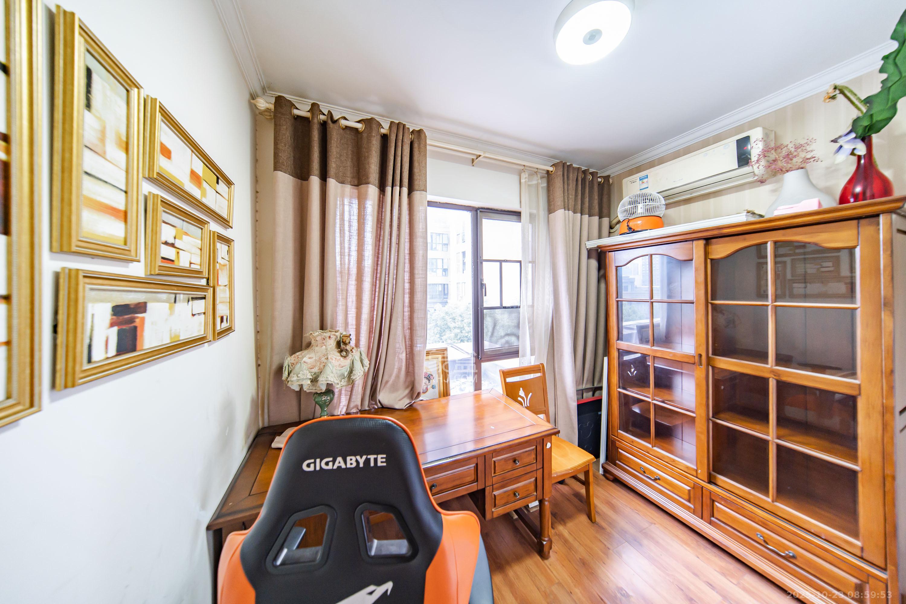 洋湖18克拉(旷远洋湖18克拉) 4室2厅2卫 3500.0元/月 洋湖18克拉(旷远洋湖18克拉) 4室2厅2卫 3500.0元/月室内图