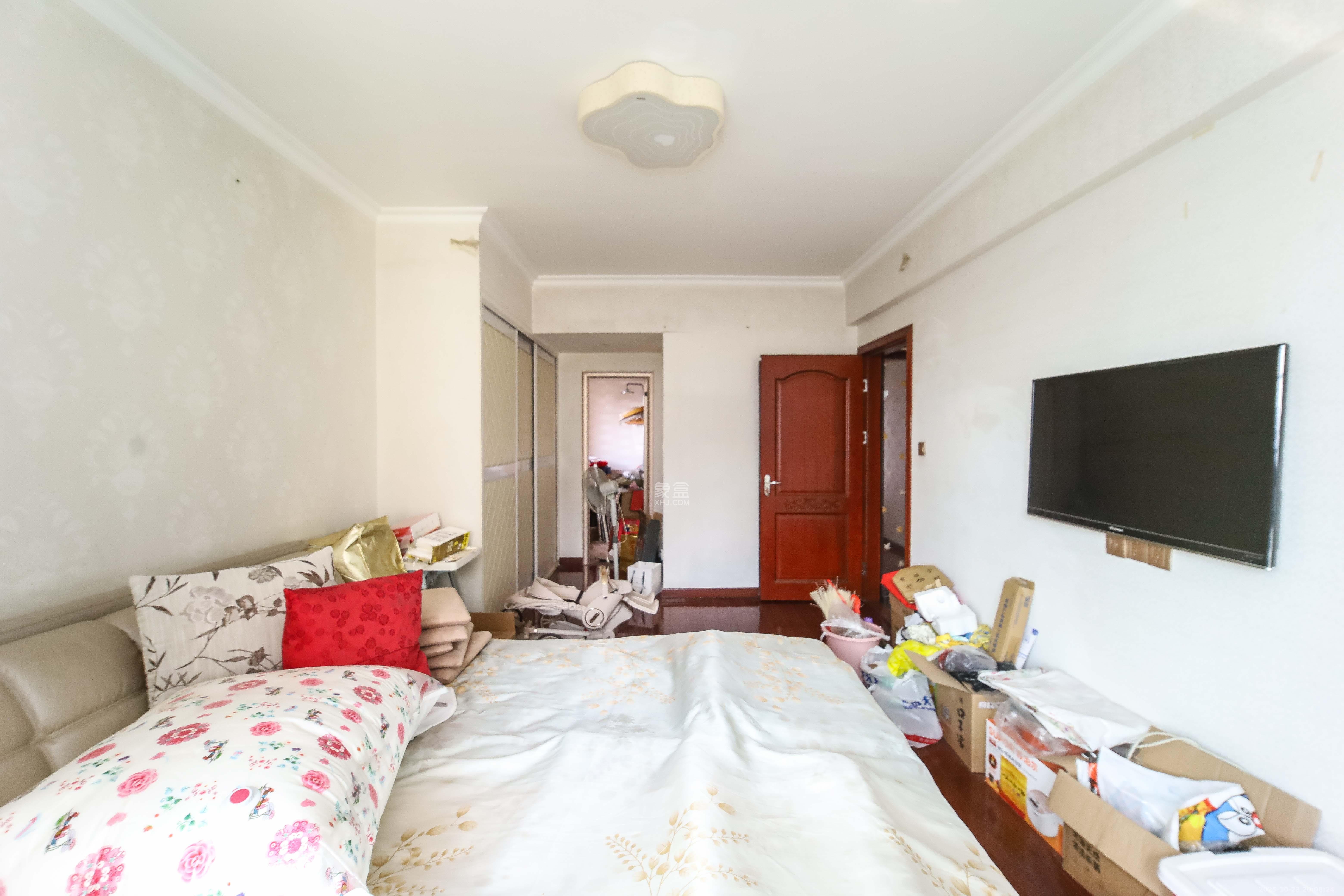 东方芙蓉  3室2厅2卫    108.0万卧室