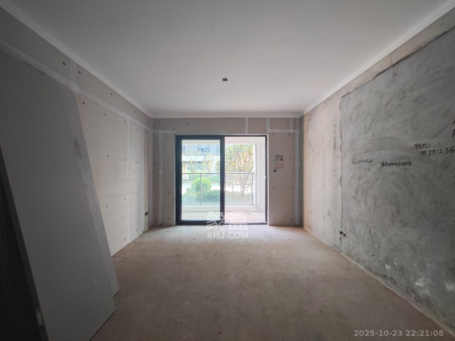 远洋红星天铂二期  3室2厅2卫    110.0万客厅