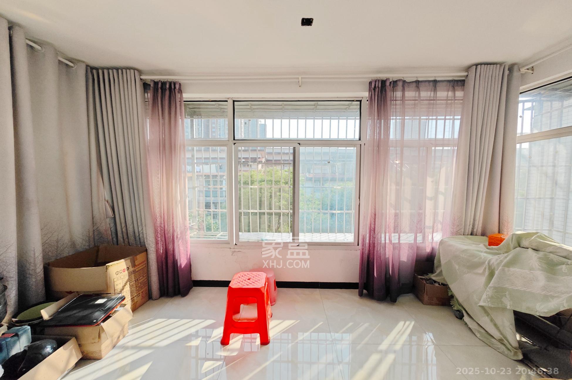 怡景民居 3室2厅2卫 65.0万 怡景民居 3室2厅2卫 65.0万阳台