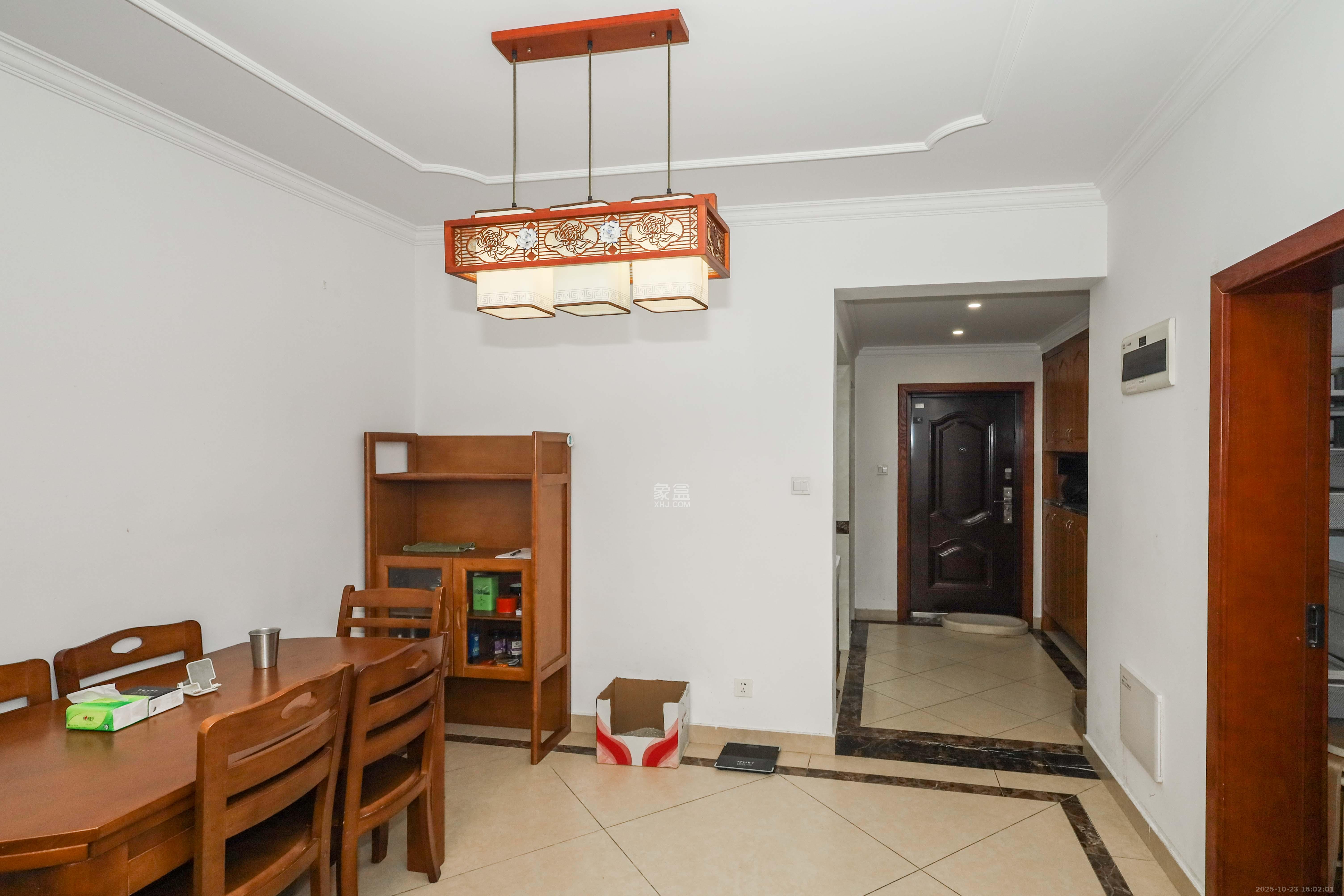 中国铁建梅溪青秀二期  3室2厅2卫    108.0万客厅