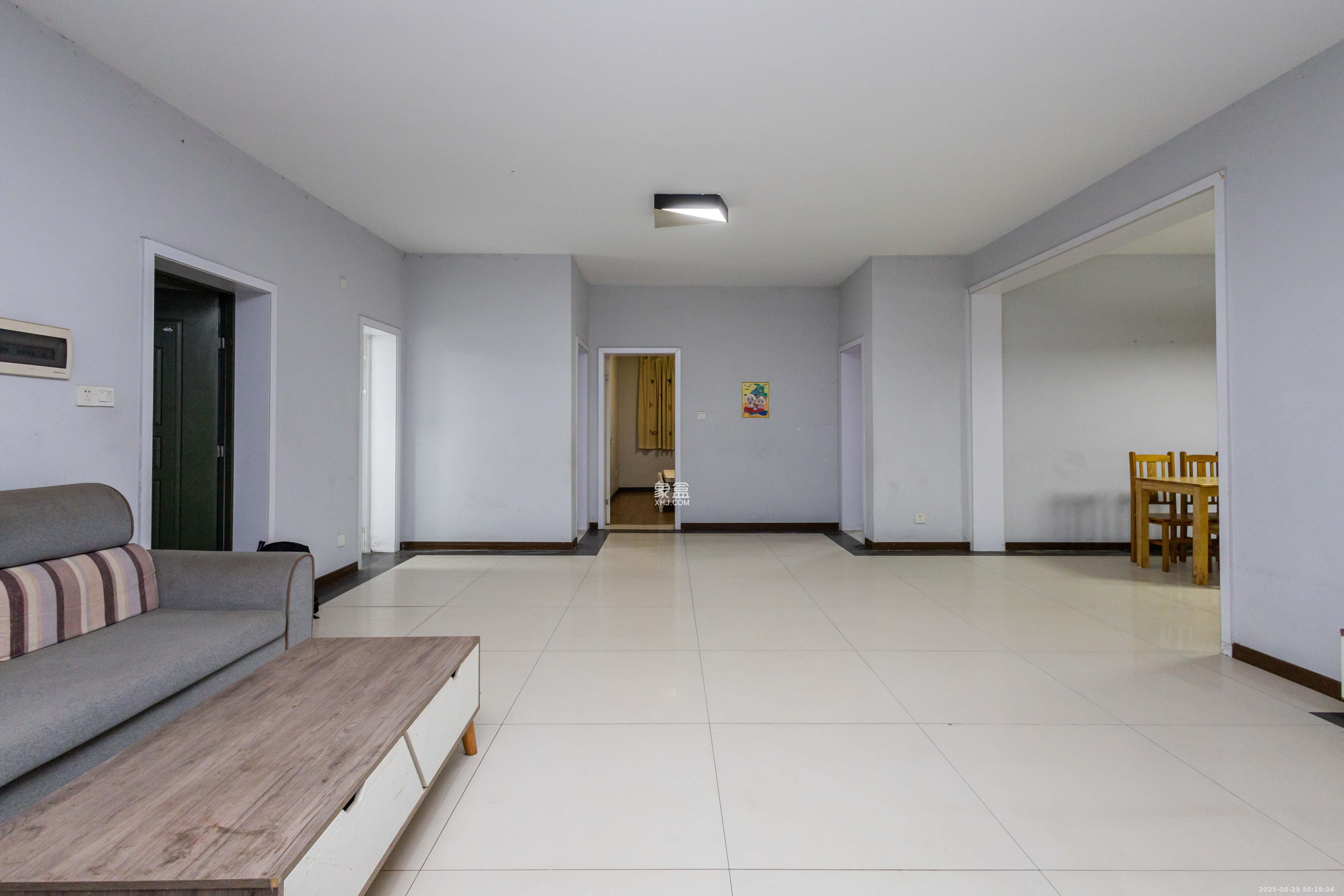 榔梨综合市场 3室2厅2卫 2000.0元/月 榔梨综合市场 3室2厅2卫 2000.0元/月室内图