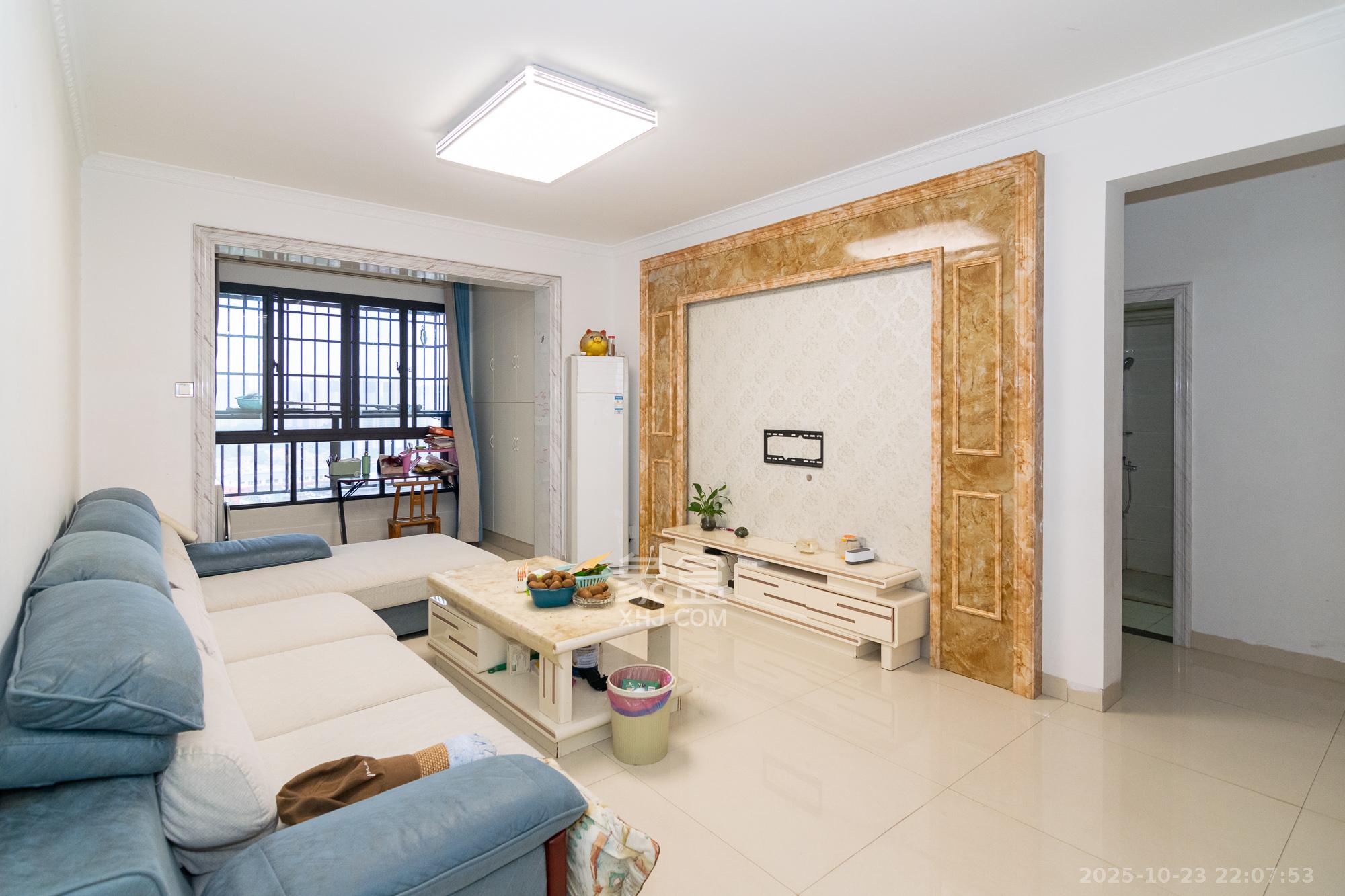 新城国际花都 3室2厅1卫 56.8万 新城国际花都 3室2厅1卫 56.8万客厅