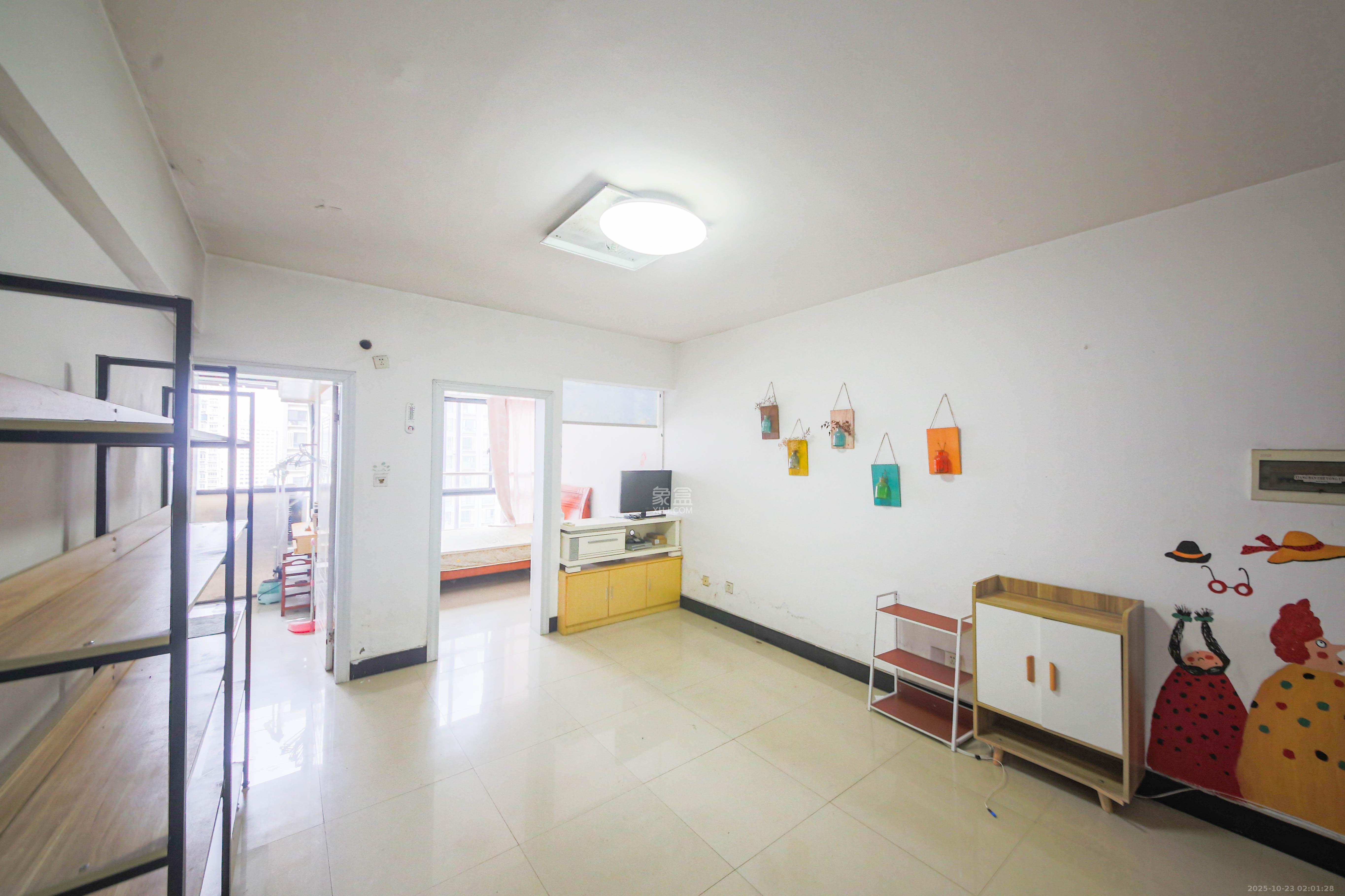 长大彩虹都  2室1厅1卫    37.0万客厅