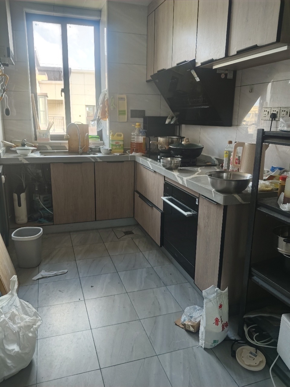 绿地城逸园 1室2厅2卫 110.0万 绿地城逸园 1室2厅2卫 110.0万客厅