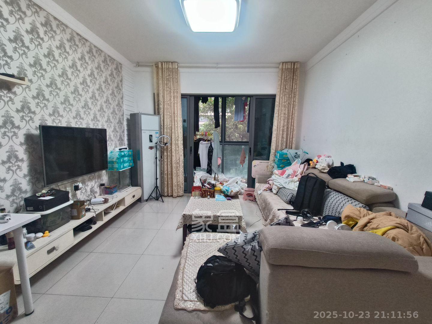 珠江花城四期花盛  3室2厅1卫    2400.0元/月 珠江花城四期花盛  3室2厅1卫    2400.0元/月室内图