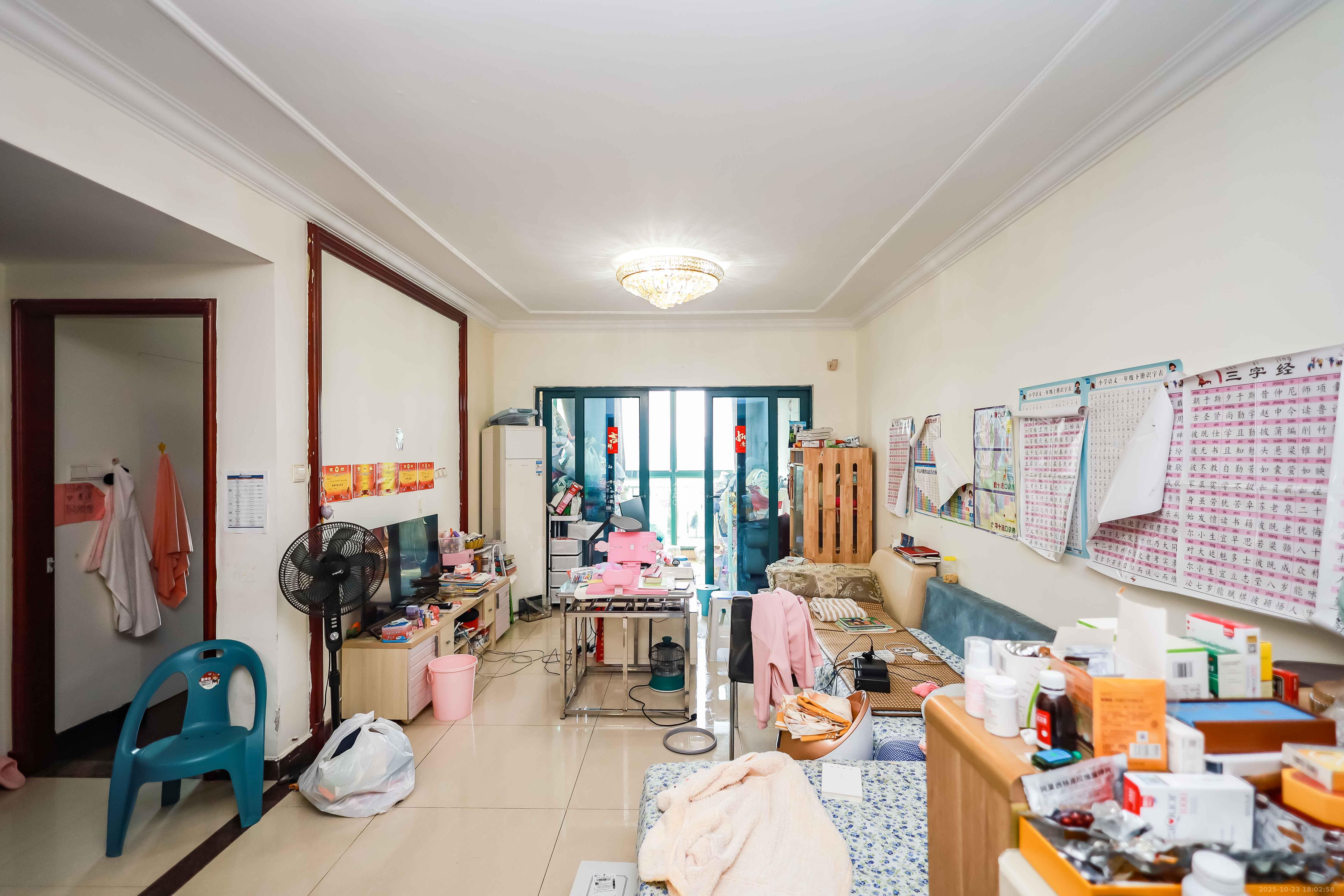 恒大华府 2室2厅1卫 102.0万 恒大华府 2室2厅1卫 102.0万客厅