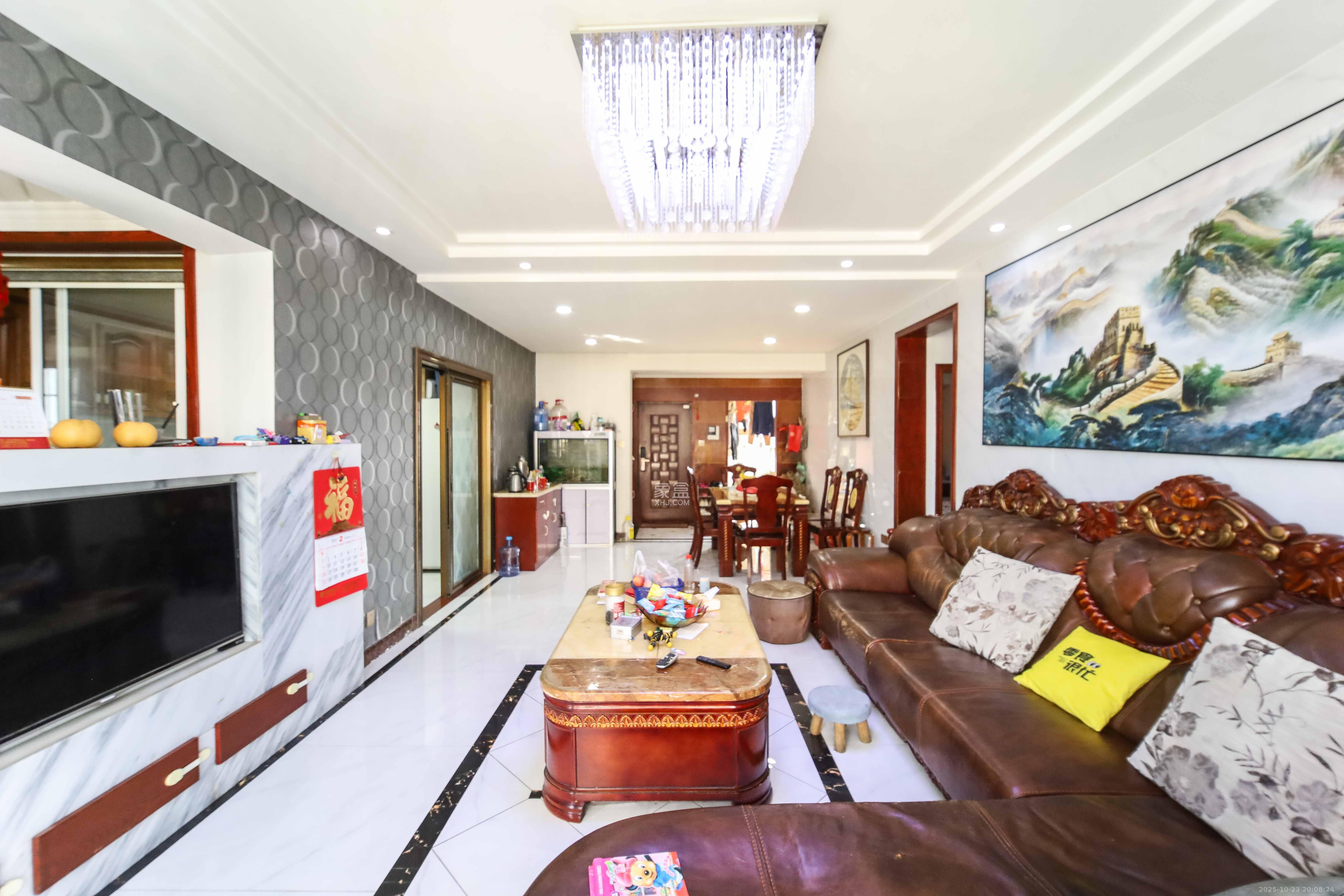 东方芙蓉  3室2厅2卫    108.0万客厅