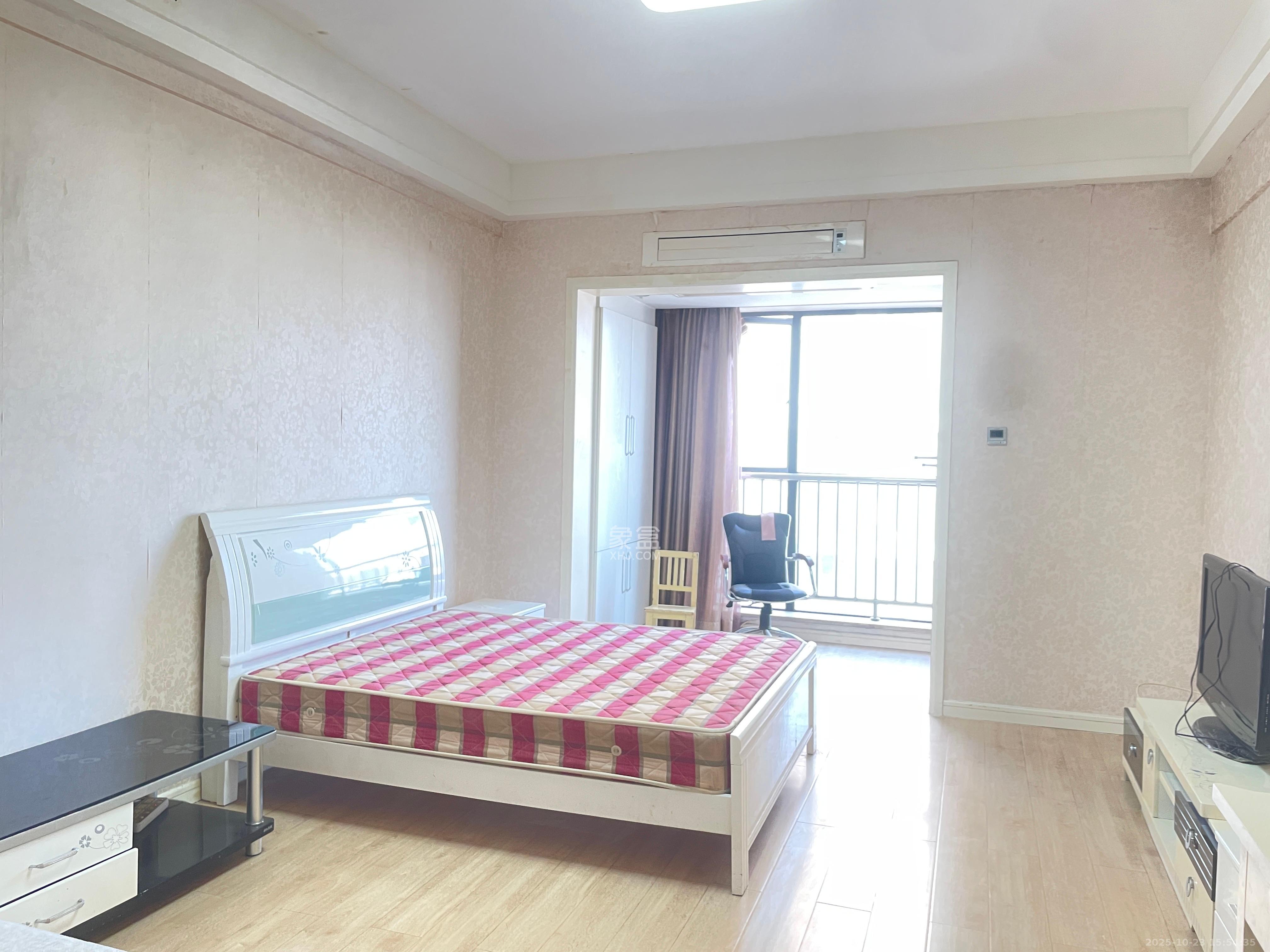 湘腾城市广场  1室1厅1卫    1600.0元/月 湘腾城市广场  1室1厅1卫    1600.0元/月室内图