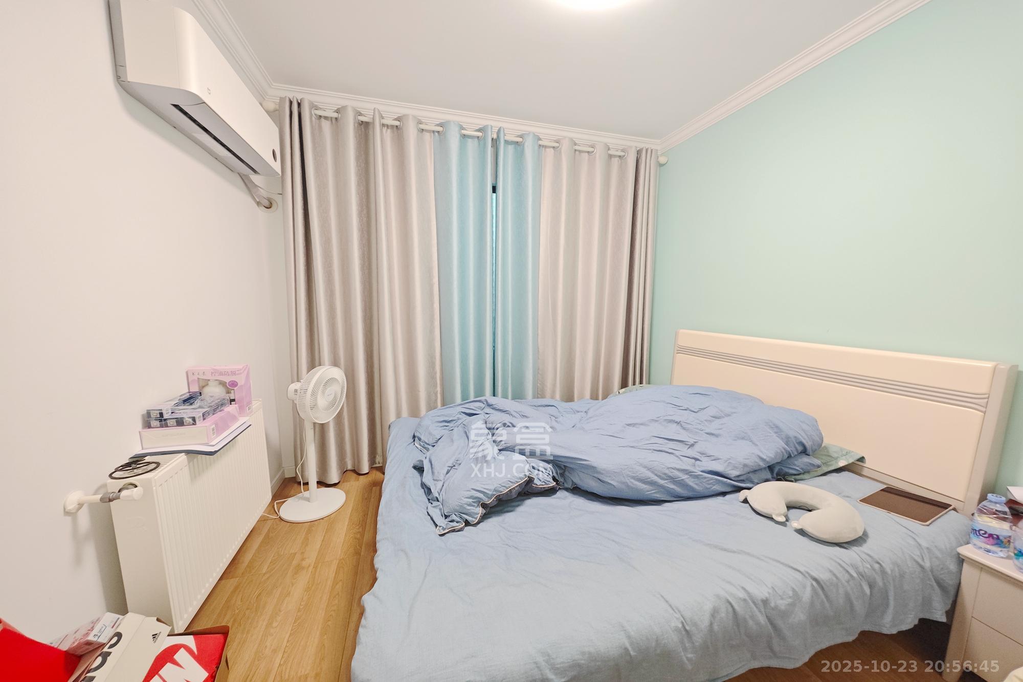 保利大都汇一期、二期  4室2厅1卫    155.0万卧室